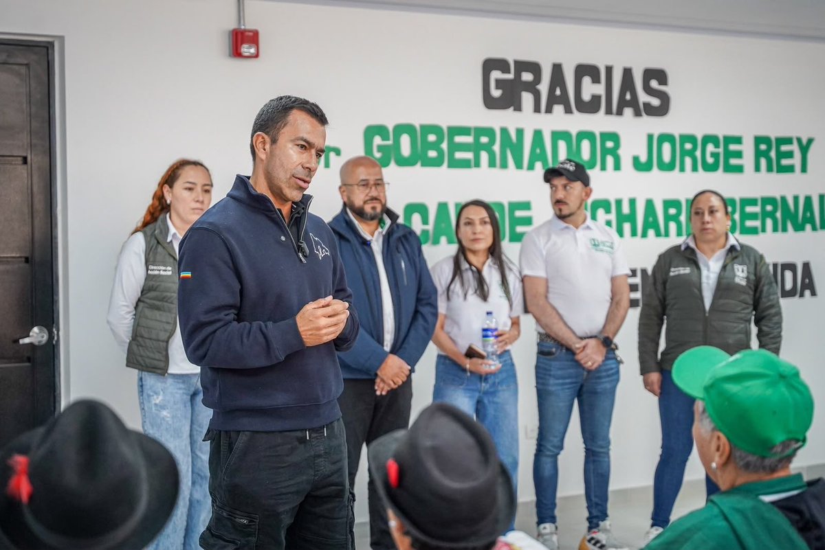 CundinamarcaGob's tweet photo. #AndoCumpliendo | El gobernador @JorgeEmilioRey confirmó que en #Ubaté se finalizó la construcción del nuevo Centro Vida, un lugar diseñado para brindar atención integral a los adultos mayores, y el cual cuenta con una inversión cercana a los $3.000 millones. https://t.co/FNYEa5Ibir