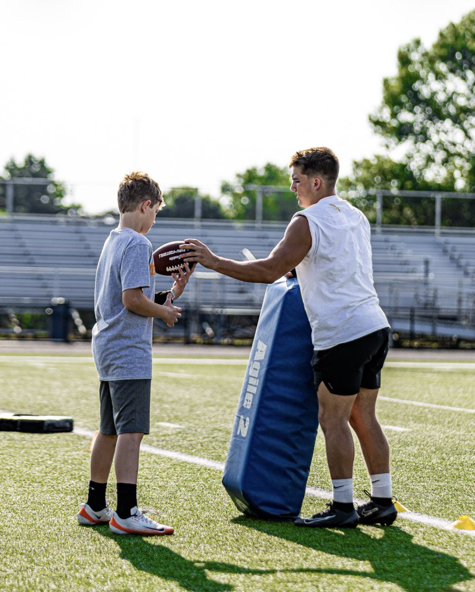 jacklenzi2's tweet photo. Was given the opportunity this week to help out with my schools annual Youth Camp⛺️

Had a good time building relationships with the younger kids in the program !! https://t.co/dmPic6YEtb