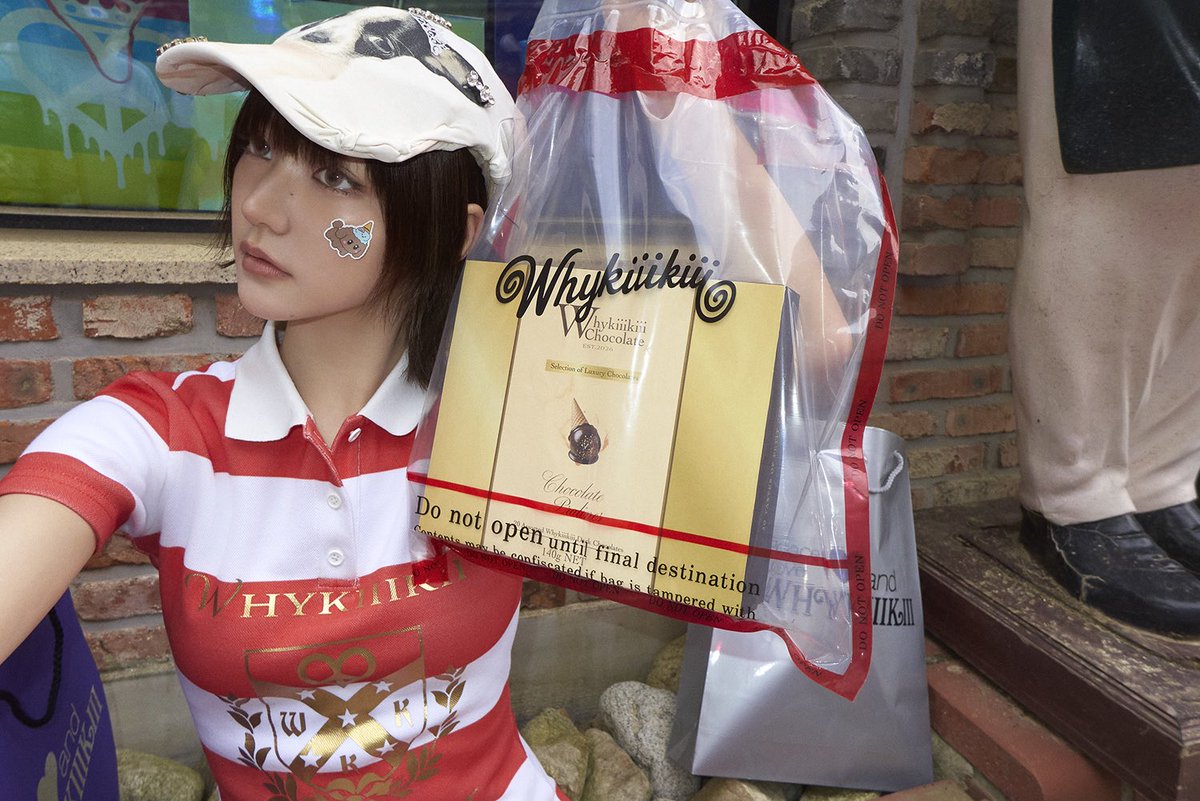 jiyupic's tweet photo. [WhyKiiiKiii] #지유 (Girls) Duty Free https://t.co/ojts5JM1ls