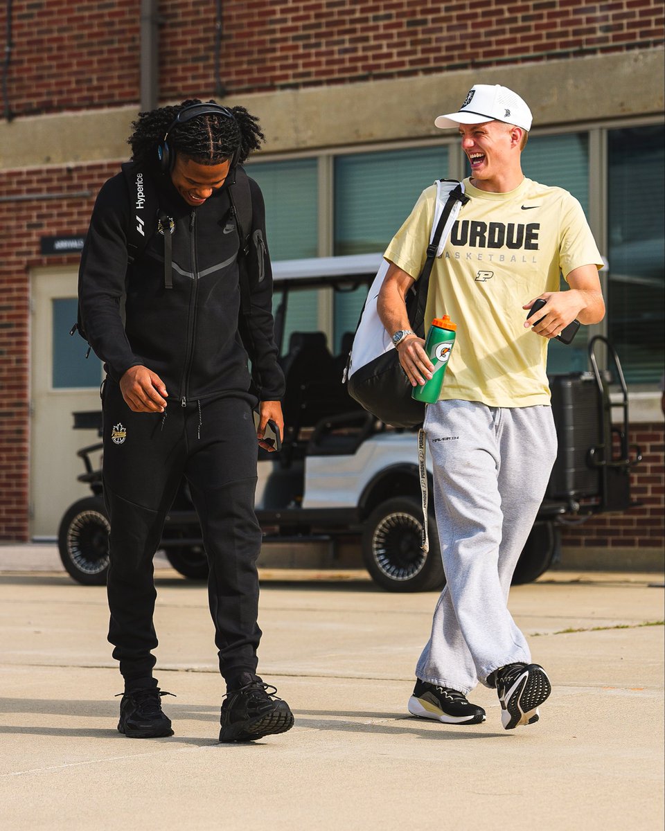 BoilerBall's tweet photo. 🛫 The Canada trip starts now. https://t.co/66zpVD6GuL