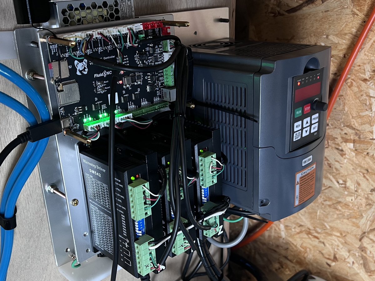 madmatcc's tweet photo. Modification of my Sable3030 desktop CNC. Fluidnc Corgi 6X CNC controller. HY 800w water cool VFD spindle.

#cnc #fluidnc #sable3030 https://t.co/LaxoXyPuZH