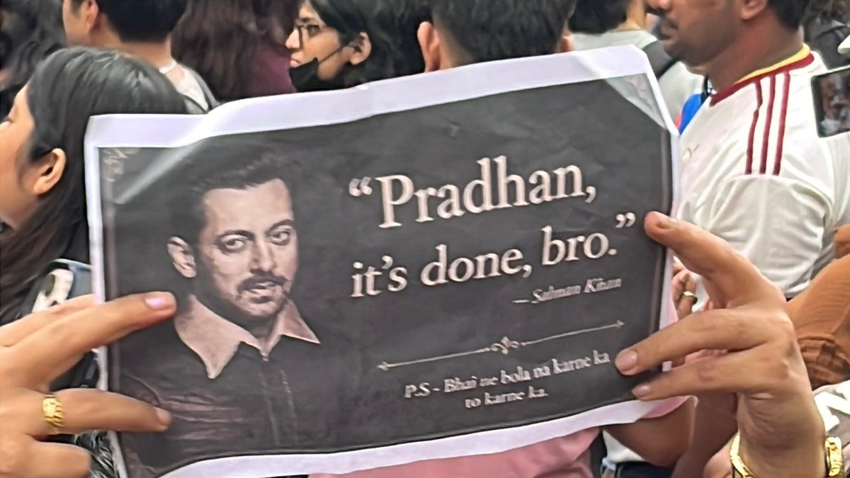 kocharpulkit's tweet photo. some irl memes from Shivaji park 📍 today 😂😭 https://t.co/XZXPqwv6q3