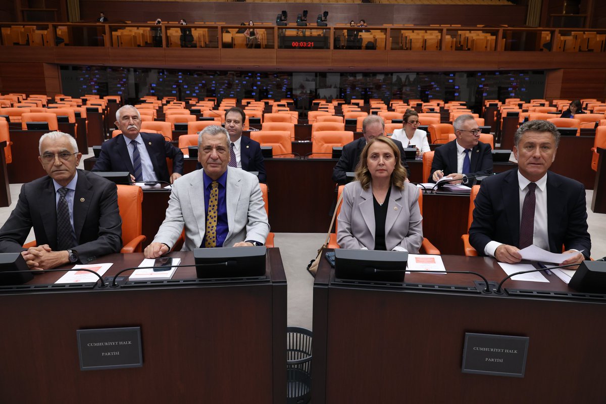 hasanozturkmen's tweet photo. Meclis'te en düşük emekli aylığı görüşülüyor...
CHP Grubu olarak görevimizin başındayız.
Emeklinin, emekçinin, kademeli emeklilik bekleyenlerin sözcülüğünü yapıyoruz.
Bu iktidarın emekçiyi sefalete mahkûm eden uygulamalarına son vereceğiz.
CHP varsa herkes için var! @herkesicinCHP