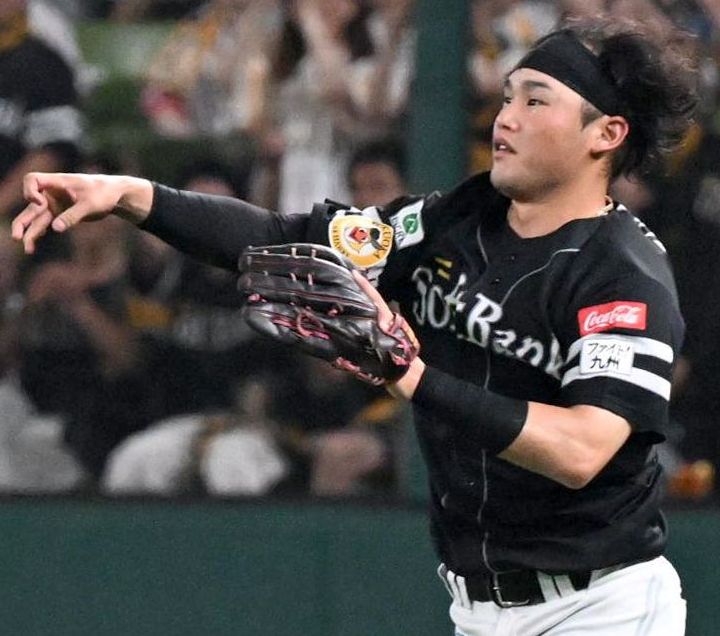 nishispo_hawks's tweet photo. 「ずっと怖い。必死でした」　

山本恵大選手が見せた勇気あるダイビングキャッチの背景

▼記事はこちらから▼ #sbhawks
https://t.co/Bqe7jozD7s https://t.co/es5dEsXPU1