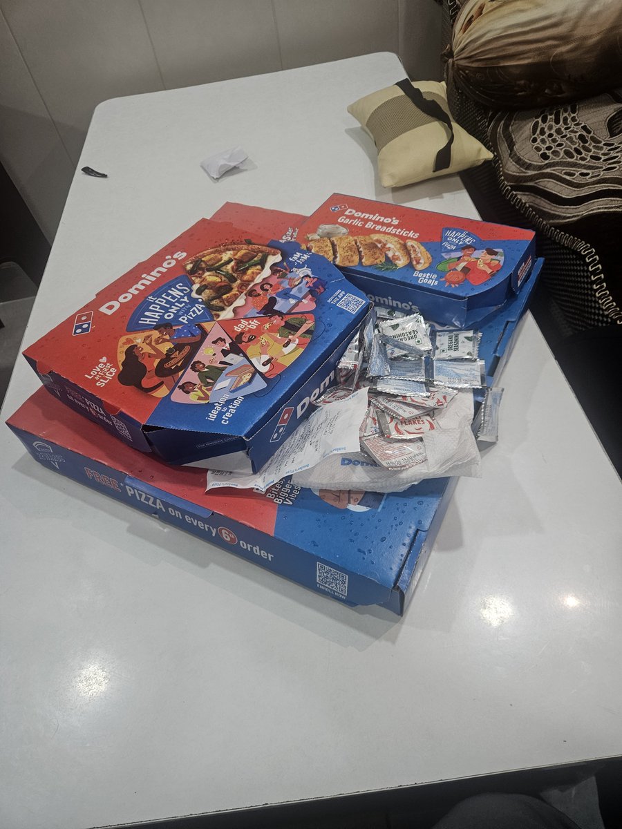 imabhi96's tweet photo. Thanks for spoiling our party dominos 

This is how you deliver Big 6 pizza ?? https://t.co/qKIPgRU9HJ