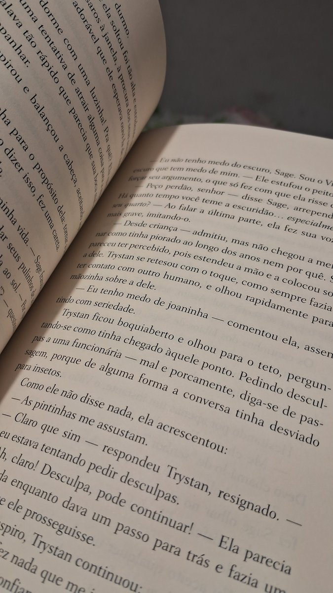 princesa_jasm's tweet photo. Apaixonada por esse livro, pq não li antes?? Mds kkkkkk https://t.co/2aNZfYFUsm