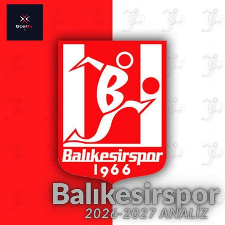 GoalifyX's tweet photo. Birkaç gün şahsi iş yoğunluğundan kaynaklı analizlerimize ara vermiştik. Yaptığımız anketi önde kapatan Balıkesirspor'un 2026-2027 analizini yapıyoruz.

PART I 

Geçmişinde Süper Lig bulunan ancak son yıllarda sportif ve ekonomik açıdan oldukça zor dönemlerden geçen Balıkesirspor, kuruluşunun 60. yılında yeniden ayağa kalkmak istiyor. Yeni yönetim, şampiyon teknik direktör, üst üste gelen iddialı transferler ve korunan mevcut kadro parçaları bize sıradan bir sezon hazırlığından çok daha fazlasını gösteriyor.

Balıkesirspor’un 2026-2027 sezonu yapılanmasını tarih sırasıyla tek tek inceliyoruz.

6 HAZİRAN | BALIKESİRSPOR 60 YAŞINDA
6 Haziran 1966’da kurulan Balıkesirspor, 2026 yılı itibarıyla 60. yaşına ulaştı.

Kırmızı-beyazlıların tarihinde Süper Lig, 1. Lig ve alt liglerde yaşanmış birçok farklı dönem bulunuyor. Özellikle 2013-2014 sezonunda Süper Lig’e yükselen Balıkesirspor, yakın geçmişinde Türk futbolunun üst seviyelerinde yer almış bir şehir kulübüydü.

Ancak ekonomik sorunlar, transfer yasakları, yönetimsel istikrarsızlıklar ve art arda gelen küme düşmeler kulübü 3. Lig’e kadar sürükledi. Dolayısıyla 60. yıl yalnızca bir kutlama değil, kulübün geçmişiyle bugünü arasında kurulması gereken yeni bir başlangıç anlamı taşıyor.

Yeni yönetimin güçlü bir kadro kurma isteğini de bu açıdan değerlendirmek gerekiyor. Balıkesirspor, 60. yılında sadece ligde mücadele etmek değil, yeniden yükseliş hikâyesi başlatmak istiyor.

8 HAZİRAN | MERT ALPER ACAR DÖNEMİ BAŞLADI

Balıkesirspor’un Olağan Genel Kurulu, Büyükşehir Belediyesi Avlu Kongre ve Kültür Merkezi Ertuğrul Toplantı Salonu’nda gerçekleştirildi. Kongreye tek aday olarak giren Mert Alper Acar, kulübün 35. başkanı seçildi.
Mert Alper Acar kimdir?

Mert Alper Acar, Bigadiçli genç bir iş insanı. Kamuya açık mesleki bilgilerde inşaat ve taahhüt sektöründe faaliyet gösterdiği görülüyor. Acar aynı zamanda önceki başkan Volkan Altınöz döneminde yönetim kurulunda görev aldığı için kulübün mali ve idari durumuna tamamen yabancı bir isim değil.

Bu ayrıntı önemli. Balıkesirspor gibi uzun süredir yapısal sorunlarla mücadele eden bir kulüpte, göreve gelen başkanın sorunları öğrenmek için aylar kaybetmemesi gerekiyor. Önceki yönetimde görev almış olması, Acar’ın kulübün borçlarını, operasyonel ihtiyaçlarını ve şehirdeki dengeleri önceden tanımasını sağlayabilir.

Başkanlık görevindeki ilk haftalarda yapılan hamlelere baktığımızda oldukça net bir mesaj görüyoruz: Yönetim, geçiş sezonu planlamıyor. Teknik direktör tercihinden transfer edilen oyuncuların öz geçmişine kadar bütün adımlar doğrudan şampiyonluk hedefini işaret ediyor.

Bununla birlikte yıldız isimleri toplamak kadar, bu projenin ekonomik sürdürülebilirliğini sağlamak da önemli olacak. Balıkesirspor geçmişte yüksek maliyetli yapılanmaların bedelini ağır ödedi. Yeni yönetimin başarısı yalnızca kurduğu kadroyla değil, bu kadronun mali yükünü kulübün geleceğini riske atmadan yönetebilmesiyle ölçülecek.

9 HAZİRAN | TEKNİK DİREKTÖR POLAT ÇETİN

Balıkesirspor, teknik direktörlük görevine Polat Çetin’i getirdi.

Polat Çetin, Aliağa FK’nin başında 2024-2025 sezonunda 3. Lig 3. Grup’u namağlup şampiyon tamamlayarak takımını 2. Lig’e yükseltti. Aliağa FK döneminde uzun süre görevde kalan Çetin, 58 resmi karşılaşmada 36 galibiyet, 12 beraberlik ve 10 mağlubiyetlik dikkat çekici bir performans ortaya koydu.
Balıkesirspor açısından en değerli nokta, Polat Çetin’in 3. Lig gerçeklerini bilmesi. Bu ligde yalnızca kaliteli futbolculara sahip olmak yeterli olmuyor. Kötü zeminler, fiziksel mücadele, deplasman şartları, dar alan savunmaları ve sezon boyunca korunması gereken mental istikrar şampiyonluk yarışının temel parçaları.

Namağlup şampiyonluk yaşayan bir teknik direktörün tercih edilmesi, yönetimin teknik ekip konusunda risk almak istemediğini gösteriyor.

Polat Çetin’in elindeki kadroya baktığımızda 4-2-3-1 ve 4-3-3 dizilişlerine uygun bir yapı görüyoruz. Kanatlarda skor üretebilen oyuncular, ceza sahasında etkili bir santrafor ve savunma önünde kullanılabilecek genç orta sahalar bulunuyor. Asıl soru, çok sayıda hücum oyuncusunu aynı anda nasıl dengeli kullanacağı olacak.

Bizce Balıkesirspor’un en önemli transferlerinden biri doğrudan Polat Çetin. Çünkü kadro kalitesi kadar, bu kadar iddialı ve tecrübeli oyuncunun rollerini doğru belirlemek de şampiyonluk yarışını etkileyecek.

12 HAZİRAN | EMRE GEMİCİ

Balıkesirspor’un yeni dönemdeki ilk büyük gövde gösterisi Emre Gemici transferi oldu.

13 Şubat 1994 doğumlu olan Emre Gemici, 1.79 metre boyunda ve santrafor mevkisinde görev yapıyor. Galatasaray altyapısında da bulunan tecrübeli golcü, kariyerinde üç şampiyonluk ve beş gol krallığı yaşadı.

Son olarak 52 Orduspor FK forması giyen Emre Gemici, geçtiğimiz sezon tüm kulvarlarda 36 karşılaşmada 24 gol ve 6 asist üretti. Lig aşamasında kaydettiği 21 golle grubunun gol kralı oldu. Kulübün açıkladığı verilere göre son altı sezonda toplam 118 gole ulaştı.
Bu istatistikler, tek sezonluk bir yükselişten çok uzun süredir devam eden bir gol üretimini gösteriyor.

Emre Gemici’yi uzun topları indirerek oynayan klasik bir pivot santrafordan ziyade, ceza sahası içerisinde doğru bölgeleri bulan ve bitiriciliğiyle fark yaratan bir oyuncu olarak değerlendirebiliriz. Fiziksel profilinden çok konum alma becerisi, gol sezgisi ve ceza alanındaki tecrübesi ön plana çıkıyor.

Balıkesirspor geçtiğimiz sezon zaman zaman yakaladığı pozisyonları gole dönüştürmekte zorlandı. Emre Gemici bu soruna doğrudan çözüm olabilecek bir isim. Ayrıca şampiyonluk yarışlarında bulunmuş olması, baskının arttığı son haftalarda takıma liderlik katkısı sağlayabilir.

Risk tarafında ise oyuncunun 32 yaşında olması bulunuyor. Yoğun fikstürde bütün hücum yükünün yalnızca Emre Gemici’ye bırakılmaması gerekiyor. Ali Topçu’nun gelişimi ve diğer hücumcuların skor desteği bu nedenle önemli olacak.

Kağıt üzerinde baktığımızda Emre Gemici, yalnızca Balıkesirspor’un değil, grubun en iddialı santraforlarından biri.

15 HAZİRAN | AKIN AKMAN

Emre Gemici transferinin ardından hücum hattına bir başka önemli isim olan Akın Akman eklendi.

23 Mayıs 1993 doğumlu Akın Akman, ağırlıklı olarak kanatlarda görev yapan ancak rakip ceza sahasına girerek ikinci bir golcü gibi oynayabilen tecrübeli bir hücum oyuncusu.

Kariyerinde dört şampiyonluk yaşayan Akın Akman, geçtiğimiz sezon Eskişehirspor formasıyla kulübün açıkladığı verilere göre 16 gol ve 15 asist üretti. Böylece bir sezonda 31 gole doğrudan katkı sağladı. Son altı sezonda attığı 66 gol de üretkenliğinin tek bir döneme bağlı olmadığını gösteriyor.

Akın Akman’ın en önemli özelliği, yalnızca çizgide kalan bir kanat oyuncusu olmaması. İç koridorlara girerek şut tehdidi oluşturabiliyor, son pas verebiliyor ve ceza sahasında Emre Gemici’nin yanına ikinci bitirici olarak yaklaşabiliyor.
Bu profil, kapanan rakiplere karşı büyük önem taşıyacak. 3. Lig’de Balıkesirspor’a karşı birçok takımın geride beklemesi bekleniyor. Bu tür karşılaşmalarda kanat oyuncularının yalnızca orta açması değil, bireysel skor üretmesi de gerekiyor.

Akın Akman ile Emre Gemici’nin toplamda geçtiğimiz sezon 40 gol ve 21 asistlik bir üretimden gelmesi, Balıkesirspor’un hücum hattını kağıt üzerinde ligin en güçlülerinden biri hâline getiriyor.

Ancak Akın Akman da 33 yaşında. Sezonun tamamında aynı fiziksel seviyeyi koruyabilmesi için Erdal Kaya, Göktuğ Yılmaz, Ali Sinan Gayla ve Celal Emir Dede gibi isimlerin rotasyona doğru şekilde dahil edilmesi gerekecek.

19 HAZİRAN | MUHAMMED RAŞİT ŞAHİNGÖZ

Balıkesirspor’un hücum organizasyonunu yönlendirebilecek transferi Muhammed Raşit Şahingöz oldu.

30 yaşındaki oyuncu, 1.75 metre boyunda ve ağırlıklı olarak on numara mevkisinde görev yapıyor. Beşiktaş altyapısından yetişen Şahingöz, genç yaş kategorilerinde Türkiye forması da giydi.

Kariyerinde Bayrampaşa, Bergama Belediyespor, Arnavutköy Belediyespor, İçel İdmanyurdu, Karaköprü Belediyespor, Aliağa FK ve 12 Bingölspor gibi kulüplerde görev yaptı.

Şahingöz’ün en dikkat çekici özelliği son üç sezonda üç farklı şampiyonluk yaşamış olması. Karaköprü Belediyespor, Aliağa FK ve 12 Bingölspor ile üst üste şampiyonluk sevinci yaşadı. Geçtiğimiz sezonu ise 30 karşılaşmada 1 gol ve 7 asistle tamamladı.

Burada yalnızca gol sayısına bakmak yanıltıcı olur. Muhammed Raşit Şahingöz’ün temel görevi skorun tamamını üstlenmek değil; orta saha ile hücum hattı arasındaki bağlantıyı kurmak, oyunu yönlendirmek ve son pasları vermek.
Polat Çetin’in Aliağa FK’den tanıdığı bir oyuncu olması da adaptasyon sürecini kolaylaştıracaktır. Teknik direktörün saha içindeki taleplerini, antrenman metodunu ve oyun disiplinini bilen bir futbolcu kadroya katıldı.

Bizce Balıkesirspor’un hücum gücünün çalışmasını sağlayacak kilit isimlerden biri Şahingöz olacak. Emre Gemici ile Akın Akman’ın kaliteli toplarla buluşturulması gerekiyor. Bu bağlantı kurulamazsa güçlü hücum hattı bireysel performanslara bağımlı kalabilir.

26 HAZİRAN | FERİT ÖZLER

Sol bek bölgesine 24 yaşındaki Ferit Özler transfer edildi.

Ferit Özler, geçtiğimiz sezon Çorluspor 1947 ile 3. Lig play-off şampiyonluğu yaşayarak 2. Lig’e yükseldi. Oyuncunun geçtiğimiz sezon 33 karşılaşmada 2 gol ve 12 asist ürettiği belirtiliyor.

Bir bek oyuncusunun 12 asist yapması, Ferit Özler’in hücum katkısı hakkında önemli bir fikir veriyor. Çizgiyi kullanabilen, bindirme yapan, yüksek tempoda oynayan ve son pas kalitesi bulunan hücumcu bir bek profili çiziyor. Gerektiğinde sağ bekte de görev yapabilmesi kadro esnekliğini artırıyor.

Akın Akman’ın iç koridora yöneldiği senaryolarda sol çizginin genişliğini Ferit sağlayabilir. Bu sayede Balıkesirspor, rakibi hem merkezden hem de kenardan açma imkânı bulabilir.

Ancak hücumcu beklerin arkasında bıraktığı boşluklar da doğru korunmalı. Ferit’in ileri çıktığı anlarda ön libero veya sol stoperin bölgeyi kapatması gerekecek. Mete Tetik transferinin önemi burada daha net ortaya çıkıyor.

Mevcut kadrodaki Ahmet Gülay ile birlikte sol bekte ciddi bir rekabet oluşmuş durumda. Bu rekabet hem performansı yükseltebilir hem de uzun sezonda Polat Çetin’e farklı tercihler sunabilir.
27 HAZİRAN | HÜSEYİN AYAN

Savunmanın merkezine yapılan ilk takviyelerden biri Hüseyin Ayan oldu.

6 Mart 2002 doğumlu olan Hüseyin Ayan, 1.86 metre boyunda, sağ ayağını kullanan bir stoper. Geçtiğimiz sezon Çorluspor 1947 formasıyla 28 karşılaşmaya çıktı ve play-off şampiyonluğu yaşadı.

Henüz 24 yaşında olmasına rağmen yükselme mücadelesinin baskısını yaşamış olması önemli. Erdoğan Kaya gibi daha tecrübeli bir stoperle yan yana kullanılması hâlinde savunmada fizik, gençlik ve tecrübe dengesi kurulabilir.

Hüseyin Ayan’ın boyu hava toplarında avantaj sağlayabilecek bir profil ortaya koyuyor. Özellikle 3. Lig’de duran toplar ve uzun toplarla başlayan hücumlar düşünüldüğünde, savunma merkezinde fiziksel yeterlilik büyük önem taşıyor.

Balıkesirspor’un yalnızca isimlere değil, yakın dönemde başarı yaşamış oyunculara yöneldiğini Hüseyin Ayan transferinde de görüyoruz. Yönetim, şampiyonluk hedefini ilk kez yaşayacak bir kadro yerine bu atmosferi bilen futbolcuları topluyor.

2 TEMMUZ | 3. LİG 2. GRUP RAKİPLERİ

Balıkesirspor, 2026-2027 sezonunda 3. Lig 2. Grup’ta mücadele edecek.
Kırmızı-beyazlıların rakipleri:

1922 Akşehirspor, Alanya 1221 Futbol, Altay, Ayvalıkgücü Belediyespor, Bigaspor, Bucaspor 1928, Bursa Nilüfer Futbol, Bursa Yıldırımspor, Denizli İdmanyurdu 1959, Eskişehir Anadoluspor, Eskişehirspor, Etimesgutspor, Karşıyaka, Kepezspor, Söke 1970, Tire 2021 Futbol ve Uşakspor.

Grup; Altay, Karşıyaka, Eskişehirspor ve Bucaspor gibi marka değeri yüksek kulüplerin yanı sıra Ayvalıkgücü gibi 3. Lig seviyesini iyi bilen takımları barındırıyor. Dolayısıyla Balıkesirspor güçlü bir kadro kurmuş olsa da kolay bir şampiyonluk yarışı beklememek gerekiyor.

9-10 TEMMUZ | İÇ TRANSFERDE KORUNAN İSİMLER

Ali Sinan Gayla

30 yaşındaki kanat oyuncusu Ali Sinan Gayla ile sözleşme yenilenmesi, hücum rotasyonundaki tecrübenin korunmasını sağladı.

Akın Akman’ın ilk tercih olduğu bir yapıda Ali Sinan; oyunun son bölümünde, yoğun maç temposunda veya farklı dizilişlerde görev alabilir. Yeni transferlerin uyum sürecinde takımı ve kulübü tanıyan oyuncuların kadroda bulunması önemlidir.
Yasin Yiğit Berber

24 yaşındaki kaleci Yasin Yiğit Berber ile devam edilmesi, kalede belirli bir devamlılık sağlıyor. Geçtiğimiz sezon lig ve play-offlarda toplam 13 karşılaşmada görev alan Yasin, genç yaşına rağmen Balıkesirspor formasının baskısını tanıyor.

Buna rağmen şampiyonluk hedefleyen bir takımda kaleci rekabetinin artırılması gerektiğini düşünüyoruz. Yasin’in açık biçimde birinci kaleci yapılması veya yanına aynı seviyede rekabet oluşturacak bir isim eklenmesi sezon başlamadan netleşmeli.

Celal Emir Dede

25 yaşındaki kanat oyuncusu Celal Emir Dede de kadroda tutuldu. Geçtiğimiz sezon 22 karşılaşmada görev almasına rağmen skor üretemedi. Bir önceki sezonda ise 5 golle daha etkili bir görüntü vermişti.

Celal Emir’in kadroda kalması yerli rotasyonu ve devamlılık açısından olumlu. Ancak Akın Akman, Göktuğ Yılmaz ve Erdal Kaya transferlerinden sonra forma rekabeti ciddi şekilde yükseldi. Yeni sezonda yalnızca mücadele gücüyle değil, gol ve asist katkısıyla da öne çıkması gerekecek.
14 TEMMUZ | İLK RAKİP BUCASPOR 1928
Fikstür çekiminde Balıkesirspor’un ilk hafta rakibi Bucaspor 1928 oldu. Karşılaşmanın 6 Eylül 2026 tarihinde Balıkesir’de oynanması planlanıyor.

Sezona iç sahada başlamak, yeni yönetim ve yeni kadronun taraftarla bütünleşmesi açısından önemli bir fırsat. Ancak güçlü beklentiler nedeniyle ilk maçın baskısı da yüksek olacaktır.

Bucaspor karşılaşması yalnızca üç puan mücadelesi değil, Balıkesirspor’un oyun planının ilk ciddi sınavı olacak. Yeni transferlerin erken uyum sağlaması hâlinde Atatürk Stadı’nda oluşacak atmosfer, sezonun geri kalanı için ciddi bir itici güç yaratabilir.

16 TEMMUZ | ERDOĞAN KAYA

Balıkesirspor savunmasının en dikkat çekici transferlerinden biri Erdoğan Kaya oldu.

25 yaşındaki Erdoğan Kaya, 1.90 metre boyunda ve stoper mevkisinde görev yapıyor. Beşiktaş altyapısından yetişen oyuncu, Türkiye’nin farklı yaş kategorilerinde milli formayı giydi ve U21 seviyesine kadar yükseldi.

Beşiktaş A Takımı ile resmi karşılaşmalara çıkan Erdoğan Kaya, UEFA Avrupa Ligi’nde Wolverhampton karşısında da görev aldı. Kariyerinin devamında Turgutluspor, Serik Belediyespor, Beyoğlu Yeni Çarşı ve Kırklarelispor gibi kulüplerde forma giydi.

Balıkesirspor’un oyuncuyla iki yıllık sözleşme yapması önemli. Transferlerin büyük bölümü bir yıllık planlanırken Erdoğan Kaya’ya daha uzun süreli yatırım yapılması, savunmanın gelecekteki liderlerinden biri olarak görüldüğünü düşündürüyor.

Fiziksel gücü, boy avantajı ve üst seviye altyapı eğitimiyle Erdoğan Kaya’nın ilk 11’in temel oyuncularından biri olmasını bekliyoruz. Hüseyin Ayan, Harun Toprak veya Kuban Altunbudak ile kurulacak stoper ortaklığında savunmanın merkezindeki ana sorumluluğu üstlenebilir.

Bizce bu transfer yalnızca 3. Lig için değil, olası bir 2. Lig yapılanması düşünülerek de yapıldı.
16 TEMMUZ | UMBRO İLE YENİ DÖNEM

Balıkesirspor, 2026-2027 sezonu için resmi ürün tedarikçisi olarak Umbro ile anlaşmaya vardı.

Joma döneminin ardından Umbro gibi futbol kültürü güçlü bir markaya geçilmesi, 60. yıl yapılanmasının saha dışındaki önemli parçalarından biri.

Taraftarların beklentisi yalnızca katalog ürünleri değil, Balıkesirspor’un kimliğini ve 60. yılını yansıtan özel tasarımlar olacaktır. Formaların doğru pazarlanması ve ürün çeşitliliğinin artırılması, kulübün mağazacılık gelirine de katkı sağlayabilir.

Sportif yeniden yapılanmanın kurumsal kimlik, forma tasarımı ve ürün satışıyla desteklenmesi gerekiyor. Umbro anlaşması bu açıdan doğru bir başlangıç.
19 TEMMUZ | ERDAL KAYA

Hücum rotasyonuna eklenen bir diğer isim Erdal Kaya oldu.

24 yaşındaki sağ kanat oyuncusu, son olarak Bursa Yıldırımspor forması giydi. Kariyerinde Kozanspor, İnegölspor ve 1923 Mustafakemalpaşaspor gibi takımlarda da görev aldı. Geçtiğimiz sezon 17 resmi karşılaşmada 4 gol kaydetti.

Erdal Kaya transferini doğrudan ilk 11’e yapılmış büyük bir hamleden çok, kanat rotasyonunu güçlendiren bir transfer olarak görüyoruz.

Akın Akman’ın yaşı ve sezonun uzunluğu düşünüldüğünde, aynı bölgede tempolu ve daha genç bir alternatife ihtiyaç vardı. Erdal, özellikle yorulan savunmalara karşı sonradan oyuna girerek dikine koşularıyla katkı verebilir.

Ancak kanat bölgesindeki yoğun rekabet nedeniyle forma süresi garanti olmayacak. Skor katkısını yükseltmesi ve hazırlık döneminde Polat Çetin’in oyun disiplinine uyum sağlaması gerekiyor.

20 TEMMUZ | MUSTAFA METE TETİK

Orta sahaya 22 yaşındaki Mustafa Mete Tetik transfer edildi.
Mete Tetik, ağırlıklı olarak ön libero mevkisinde görev yapıyor. Gerektiğinde stoperde de kullanılabiliyor. Bursaspor’a bağlı olarak kariyerini sürdüren genç oyuncu, geçtiğimiz sezon İnegölspor ve Bursa Nilüfer Futbol formalarıyla resmi karşılaşmalarda görev aldı.

Balıkesirspor’un kadrosunda çok sayıda hücumcu oyuncu bulunuyor. Bu nedenle savunma ile hücum arasındaki dengeyi sağlayacak bir orta sahaya ihtiyaç vardı. Mete Tetik’in temel görevi topu kazandıktan sonra oyunu sade kurmak, beklerin ileri çıktığı anlarda savunmayı korumak ve rakip geçişlerini durdurmak olacak.

Genç oyuncunun stoperde de oynayabilmesi, maç içinde üçlü savunmaya geçilmesine veya eksik durumlarında savunmanın tamamlanmasına olanak sağlayabilir.

Mete Tetik’in başarılı olması, yıldız hücumcular kadar görünür olmayabilir. Ancak Balıkesirspor’un dengeli bir takım olabilmesi için en kritik rollerden birini üstlenebilir.

20 TEMMUZ | ALİ TOPÇU İLE DEVAM

22 yaşındaki santrafor Ali Topçu ile 1+1 yıllık yeni sözleşme imzalandı.
Hollanda’da yetişen ve Heerenveen U21 takımından Balıkesirspor’a gelen Ali Topçu’nun kadroda tutulması, Emre Gemici’nin arkasında genç bir santrafor alternatifinin korunması anlamına geliyor.

Emre Gemici kısa vadeli şampiyonluk hedefinin merkezinde yer alırken, Ali Topçu gelişim yatırımı olarak değerlendirilebilir. Hazırlık maçlarında ve rotasyonda alacağı süreleri iyi kullanması durumunda hem Emre’nin yükünü azaltabilir hem de gelecek sezonların santrafor seçeneklerinden biri olabilir.

Balıkesirspor’un yalnızca 30 yaş üzerindeki hazır oyunculara yönelmemesi, genç isimleri de kadroda tutması kadro planlaması açısından olumlu.

20 TEMMUZ | GÖKTUĞ YILMAZ

Kanat rotasyonuna 23 yaşındaki Göktuğ Yılmaz eklendi.

Hollanda’nın Bergen op Zoom kentinde doğan, Türkiye U16 Milli Takımı’nda da forma giyen Göktuğ Yılmaz, ağırlıklı olarak sol kanatta görev yapıyor. Pazarspor’un ardından Aliağa FK’de oynayan genç futbolcu, Polat Çetin’in daha önce birlikte çalıştığı isimlerden biri.

Teknik direktörün oyuncuyu yakından tanıması önemli. Göktuğ’un sisteme adaptasyon süresi diğer transferlere göre daha kısa olabilir.
Akın Akman’ın daha fazla içe kat ederek oynadığı bir senaryoda Göktuğ çizgi genişliği sunabilir. Ayrıca sol kanatta Celal Emir Dede ve diğer hücumcularla rekabet oluşturacaktır.

Göktuğ’dan ilk aşamada takımın ana skor yükünü taşıması değil; tempoyu yükseltmesi, savunma arkasına koşular yapması ve kanat rotasyonuna enerji katması beklenebilir.

21 TEMMUZ | İLK ANTRENMAN

Balıkesirspor, 2026-2027 sezonunun ilk antrenmanını Polat Çetin yönetiminde gerçekleştirdi.

Sezon açılışında dualar edildi ve kurban kesildi. Ardından futbolcular kondisyon ve topla çalışma yaptı.

Yeni transfer sayısının yüksek olması nedeniyle hazırlık dönemi Balıkesirspor için normalden daha önemli. Bireysel kalite konusunda ciddi bir sorun görünmüyor. Asıl mesele, oyuncuların birbirlerinin koşu yollarını ve oyun alışkanlıklarını öğrenmesi.

Özellikle Erdoğan Kaya-Hüseyin Ayan stoper ortaklığı, Mete Tetik’in orta sahadaki rolü ve Muhammed Raşit Şahingöz-Emre Gemici-Akın Akman üçgeninin uyumu hazırlık maçlarında dikkatle takip edilmeli.
21 TEMMUZ | AYBERK KAYGISIZ

Sağ bek bölgesine 21 yaşındaki Ayberk Kaygısız transfer edildi.

Balıkesirspor altyapısından yetişen Ayberk, genç yaşta Başakşehir’e transfer oldu. Kariyerinde Isparta 32 Spor, Vanspor ve Kırklarelispor’da kiralık olarak forma giydi. Türkiye U19 Milli Takımı’nda beş karşılaşmaya çıkıp bir gol kaydetti.

Ayberk’in transferi yalnızca sportif değil, aidiyet açısından da değerli. Kulübün altyapısından çıkan bir oyuncu, farklı takımlarda deneyim kazandıktan sonra yeniden Balıkesirspor’a döndü.

Tayfun Kırca’nın ayrılmasının ardından sağ bekte oluşan boşluğu doldurması bekleniyor. Ancak Tayfun’un geçen sezon sağladığı gol ve asist katkısı düşünüldüğünde Ayberk’in üzerine erken dönemde önemli bir sorumluluk binecek.

Yaşı, gelişim potansiyeli ve Balıkesirspor geçmişi düşünüldüğünde doğru bir transfer. Sabırlı davranılır ve düzenli süre verilirse yalnızca bu sezon için değil, gelecekte de değer oluşturabilir.
AYRILAN OYUNCULAR

Tayfun Kırca

Tayfun Kırca, İnegölspor ile iki yıllık sözleşme imzalayarak Balıkesirspor’dan ayrıldı.

Kırmızı-beyazlı formayla 58 karşılaşmada 6 gol ve 3 asist üreten sağ bek, geçtiğimiz sezon da hücum katkısıyla öne çıkan isimlerden biriydi.

Üç ayrılık içerisinde Balıkesirspor’u en fazla etkileyebilecek oyuncunun Tayfun Kırca olduğunu düşünüyoruz. Çünkü bek bölgesinde devamlılık sağlamasının yanında skor katkısı da veriyordu.

Ayberk Kaygısız potansiyelli bir transfer olsa da Tayfun’un istikrarını hemen yakalaması garanti değil. Sağ bekteki rekabetin artırılması veya mevcut kadrodan bu bölgeyi destekleyecek ikinci bir oyuncunun hazırlanması faydalı olabilir.

Yekta Sönmez
Merkez orta saha Yekta Sönmez’in Balıkesirspor’daki kiralık dönemi sona erdi ve oyuncu Pendikspor’a döndü.

Yekta, orta sahada farklı rollerde kullanılabilmesi, topu ileri taşıması ve hücumlara katılmasıyla kadroya çeşitlilik sağlıyordu.

Muhammed Raşit Şahingöz ve Mete Tetik transferleri orta sahayı güçlendirdi ancak iki oyuncunun profili Yekta’dan farklı. Şahingöz daha hücumcu, Mete ise daha savunmacı bir rol üstleniyor.

Bu nedenle Balıkesirspor’un iki yönlü oynayabilen, ceza sahaları arasında mesafe kat eden dinamik bir sekiz numaraya ihtiyacı bulunduğunu düşünüyoruz.

Mikdat Çil

Kocaelispor’dan kiralanan genç stoper Mikdat Çil’in kiralık sözleşmesi sona erdi.
20 yaşındaki savunmacının ayrılığı, hazır liderlikten çok gelecek potansiyeli açısından bir kayıp. Ancak Erdoğan Kaya ve Hüseyin Ayan transferlerinin yanında Harun Toprak, Kuban Altunbudak ve Erşan Yaşa gibi mevcut seçeneklerin bulunması stoper bölgesindeki eksikliği büyük ölçüde karşılıyor.

Bu nedenle üç ayrılık içerisinde kadro planlaması bakımından en kolay telafi edilen ismin Mikdat Çil olduğunu söyleyebiliriz.

MEVCUT KADRO NASIL ŞEKİLLENİYOR?

Balıkesirspor’un yapılanması yalnızca yeni transferlerden oluşmuyor. Geçen sezon forma giyen ve kadroda tutulması planlanan oyuncular da yeni yapının önemli parçaları olacak.

Kaleci

Yasin Yiğit Berber ile devam kararı alındı. Genç kalecinin kulübü tanıması avantaj ancak şampiyonluk hedefi doğrultusunda kalede rekabetin artırılması yararlı olabilir.

Savunma
Sağ bekte Ayberk Kaygısız, sol bekte Ferit Özler ve Ahmet Gülay bulunuyor. Stoperde Erdoğan Kaya ile Hüseyin Ayan yeni transferler olarak öne çıkarken Harun Toprak, Kuban Altunbudak ve Erşan Yaşa gibi mevcut isimler rotasyon sağlıyor.

Savunmanın yaş ortalaması oldukça uygun. Erdoğan Kaya dışındaki ana isimlerin büyük bölümü 21-24 yaş aralığında. Bu durum fiziksel devamlılık ve gelişim açısından avantaj.

Ancak yeni bir savunma hattı kurulacağı için sezonun ilk haftalarında iletişim hataları yaşanabilir. Polat Çetin’in mümkün olduğunca erken sabit bir dörtlü belirlemesi gerekecek.

Orta saha

Mete Tetik savunma önünde, Muhammed Raşit Şahingöz ise hücuma yakın bölgede değerlendirilebilir. Mevcut kadrodaki Yiğit Bayındır, Serhat Velioğlu ve Mert Hüseyin Esenli gibi isimler orta saha derinliğine katkı sağlayabilir.

Bu hattaki temel eksik, oyunun iki yönünü aynı seviyede oynayabilecek dinamik bir merkez orta saha profili olabilir. Balıkesirspor kapanan rakiplere karşı Şahingöz’ün üretimine, geçiş oyunlarında ise Mete’nin savunma katkısına ihtiyaç duyacak.

Kanatlar

Akın Akman, Göktuğ Yılmaz, Erdal Kaya, Ali Sinan Gayla ve Celal Emir Dede ile oldukça geniş bir kanat rotasyonu bulunuyor. Sedat Yiğit Kurnaz ve Akın Arıcan gibi geçen sezon kullanılan oyuncuların durumu da netleştiğinde rekabet daha da artabilir.

Bu bölgede sayı problemi değil, rol paylaşımı problemi yaşanabilir. Çok sayıda benzer oyuncunun süre beklentisini yönetmek Polat Çetin’in önemli sınavlarından biri olacak.

Santrafor

İlk tercih tartışmasız biçimde Emre Gemici. Ali Topçu ise genç alternatif olarak onun arkasında yer alıyor.

Akın Akman’ın gerektiğinde ikinci santrafor gibi ceza sahasına yaklaşabilmesi, Balıkesirspor’a çift forvet benzeri bir hücum yapısı da kazandırabilir.
