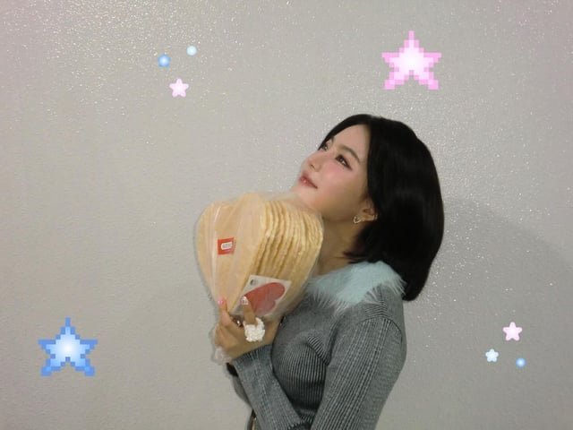 RoomieIsa's tweet photo. Yaaay, karena gamenya sudah selesai dan Isa juga udah mulai siwer matanya, jadi mohon undur diri dulu yaa. Jangan lupa buat drop poinnya, yang MVP nanti bisa masuk HOF. Thank you for playing with me tonight! Hopefully you all have a very, very pleasant rest. See you next time! 🤍 https://t.co/eDZg6DnHM8
