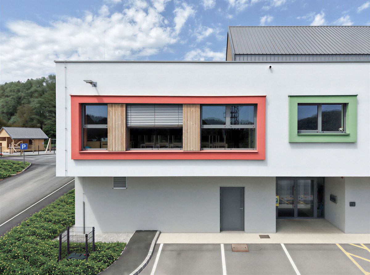 Archello's tweet photo. GEOPLAN’s Hotič Educational Complex combines nearly zero-energy design with durable construction and adaptable learning environments. 
https://t.co/sDHJ81DnRU 

#NZEB #MaterialEfficiency #AdaptiveDesign https://t.co/DIPj5dLyPG