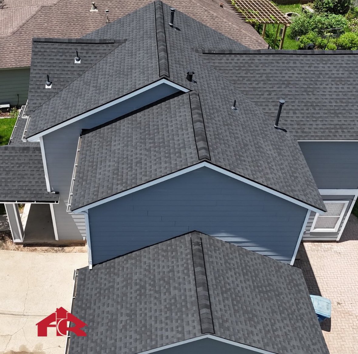 FairclaimsC's tweet photo. Beautiful roof replacement in 📍Spring, TX! Our crew did a great job installing this gorgeous Charcoal, GAF roofing system. Do you have any current roofing issues? Give us a call and our expert team will get you all taken care of. ☎️ :: 281-367-0466
#thewoodlandstx #springtx https://t.co/Yv7ZX8KYvY