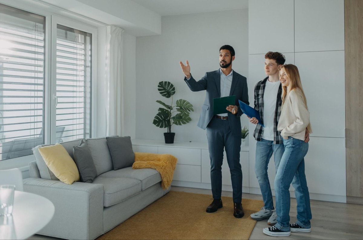 GilProperties's tweet photo. Economic uncertainty can make pricing decisions more difficult.

That is why market awareness matters for landlords.

Full article here https://t.co/FFbLcg6354 

#CalgaryProperty #GilPropertyManagement https://t.co/mWfK3tFvQw