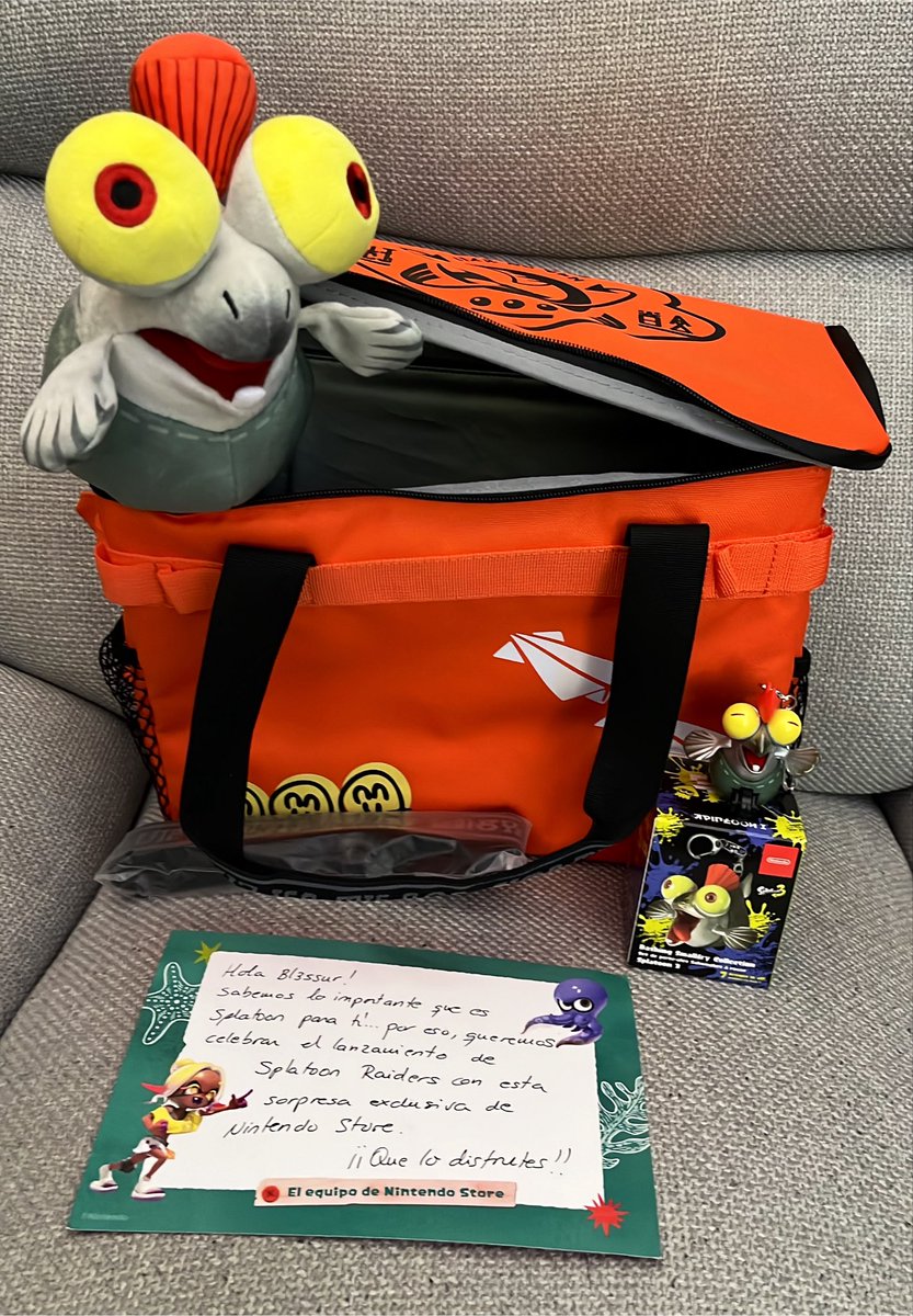 Bl3sSuR's tweet photo. Estas cosas siguen llenándome el corazón y más después de tantos años como creador de contenido en Nintendo.

Si de pequeño me llegan a decir que estaría mano a mano con Nintendo y con Pokémon no me lo creería.

Gracias por estos detallazos de Splatoon por #splatoonriders 🐙. https://t.co/GQeU7uxjGU