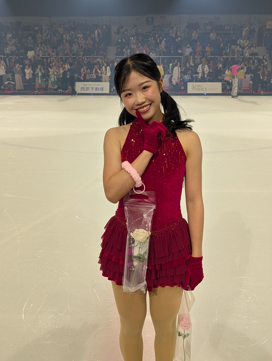 kujira505's tweet photo. 中井亜美ちゃんに自作の似顔絵のバナー見せて、このポーズやって！とお願いしたら、やってくれました！可愛い！
#プリンスアイスワールド
#piw
#中井亜美 https://t.co/U4puADiFxe