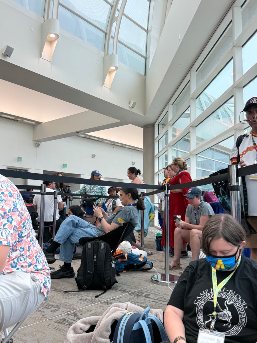 kryslh's tweet photo. @SDCCLineUpdates As if 7:06am, this is the #BallRoom20 line https://t.co/NiMcup0TxV