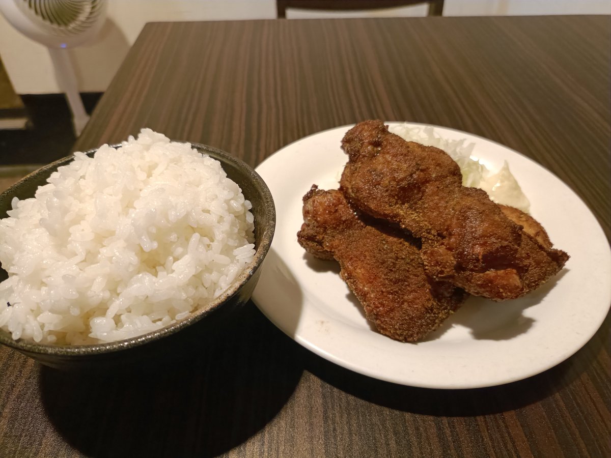 norizoh524's tweet photo. ら～麺どらせな さん

限定
冷やし鰹そば
唐揚げ3個ライスセット
味玉（CP）

限定始まったとの情報得たら
しごおわダッシュよね🚗³₃

着丼から鰹の良い香り🐟
うめぇ🤤
暑い日にピッタリなラーメン🎵

大盛りにしなかのを激しく後悔😭

熱々カリカリの唐揚げも👍
リピしたい✨️
ご馳走様でした🙇🏻‍♀️ https://t.co/agU5239yoD