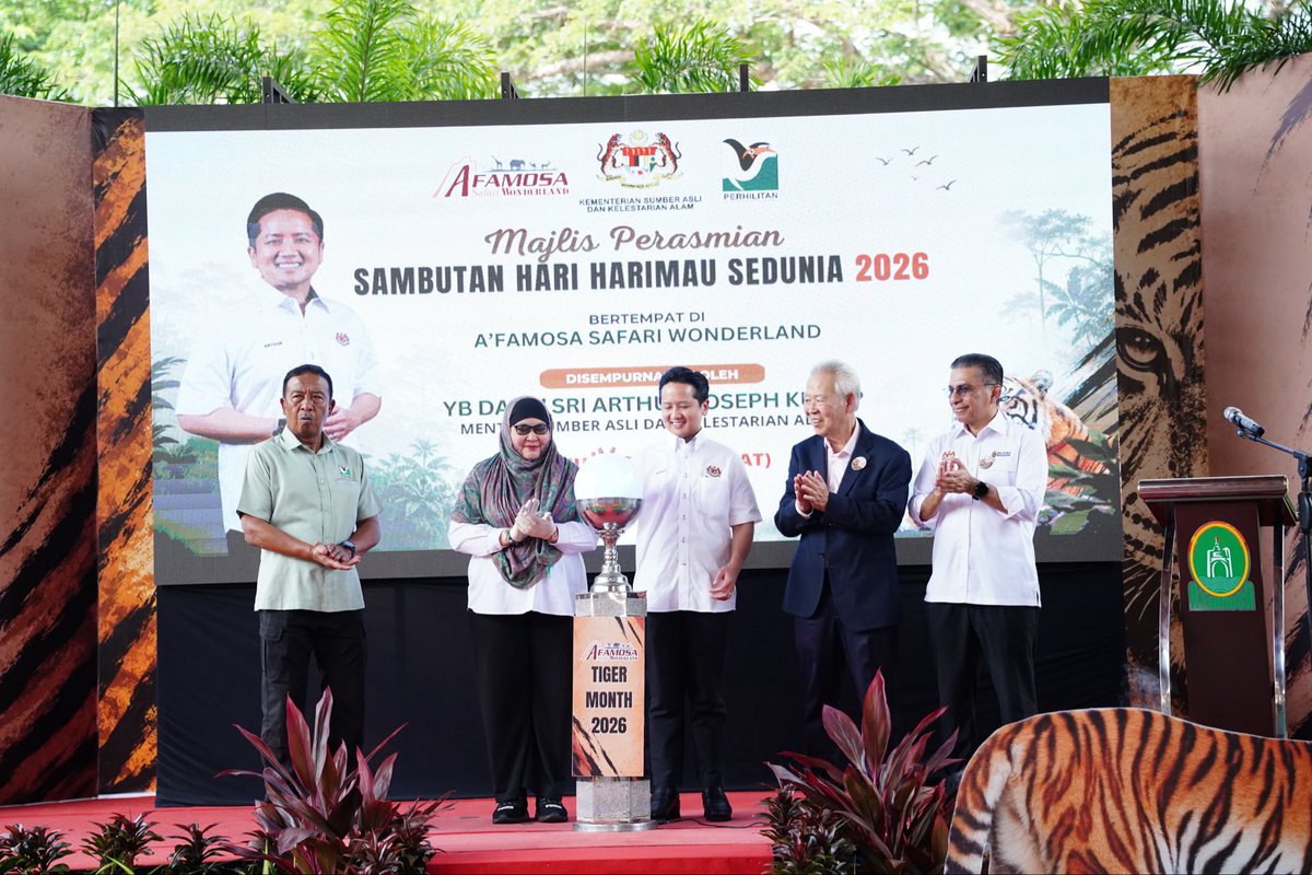nresmalaysia's tweet photo. 𝐘𝐁 𝐌𝐄𝐍𝐓𝐄𝐑𝐈 𝐍𝐑𝐄𝐒 𝐑𝐀𝐒𝐌𝐈 𝐒𝐀𝐌𝐁𝐔𝐓𝐀𝐍 𝐇𝐀𝐑𝐈 𝐇𝐀𝐑𝐈𝐌𝐀𝐔 𝐒𝐄𝐃𝐔𝐍𝐈𝐀 𝟐𝟎𝟐𝟔 | 𝟐𝟒 𝐉𝐔𝐋𝐀𝐈 𝟐𝟎𝟐𝟔

‘𝗜𝗻𝗴𝗮𝘁 𝗡𝗥𝗘𝗦, 𝗜𝗻𝗴𝗮𝘁 𝗟𝗲𝘀𝘁𝗮𝗿𝗶’ ☘️
𝗖𝗲𝗸𝗮𝗽 • 𝗧𝗮𝗻𝗴𝗸𝗮𝘀 • 𝗜𝗻𝘁𝗲𝗴𝗿𝗶𝘁𝗶

#NRES
#MalaysiaMADANI
#MADANIBekerja https://t.co/fSc0ufgmuD