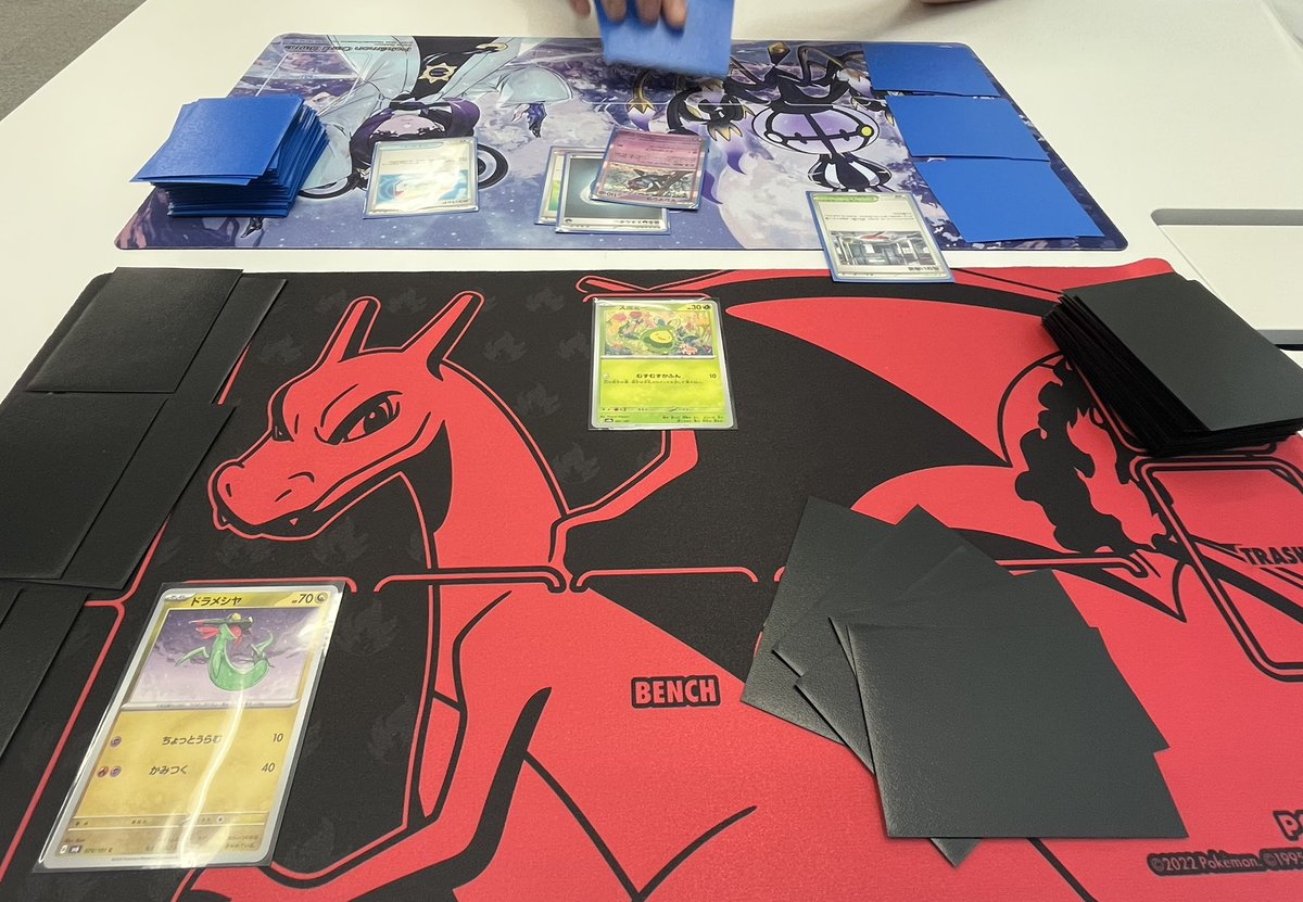 Isono40's tweet photo. ポケポケで全然引けなかったクラウンを、1週間に2回引いて激アツ🔥

ポケカ練習88日目：対面
使用デッキ：ドラパ

今日は久しぶりに出社して、後輩とランチポケカ😇
練習か遊びかは微妙😑 https://t.co/cpCAGtcOgl