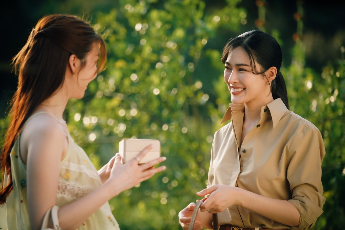 LingOrmCH3's tweet photo. นาฬิกาคู่นี้ไม่ได้มีไว้ดูว่าเวลาเดินไปแค่ไหน
แต่มีไว้เตือนว่าทุกอย่างก้าวของพี่ มีน้องนีนไปด้วยเสมอ

LINGORM ILF EP6
#วาดฝันวันวิวาห์EP6 https://t.co/7aTbUroaZi