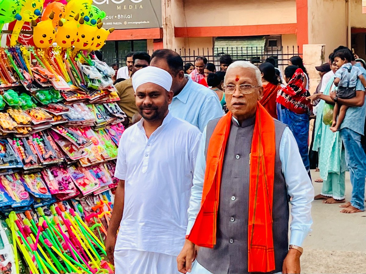 devkarsaheb's tweet photo. आज रायपुर स्थित श्री जगन्नाथ मंदिर में आयोजित पावन रथ यात्रा महोत्सव में भारतीय जनता पार्टी के प्रदेश संगठन महामंत्री श्री पवन साय जी के साथ सम्मिलित होकर भगवान श्री जगन्नाथ महाप्रभु के दर्शन एवं पूजन का सौभाग्य प्राप्त हुआ।

@PawanSaiBJP @BJP4CGState https://t.co/V7QrUYfYxC