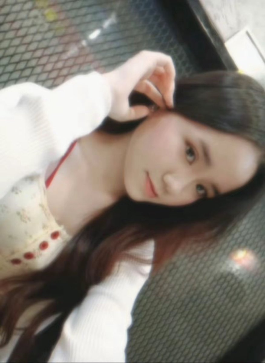 Gaizai_2's tweet photo. 多来几条，没玩够 #败北 #女神 #女权 #傻逼 #婊子 #宰杀 #虐杀 #反差 #羞辱 https://t.co/0xdFbWIpoO