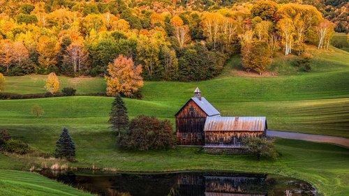 FXLarbyRealtor's tweet photo. If your ideal souvenir is a camera roll full of beautiful buildings, start here to plan your fall getaway now. https://t.co/QHSrQdUfjt https://t.co/LJYetkSQ9D