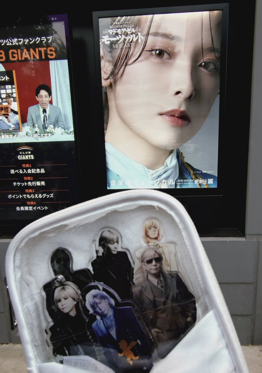 Fankshana's tweet photo. マドモワゼル・モーツァルト、行ってきました💞
オープニングの音から一気に引き込まれて✨️
町田から更にパワーアップのステージに感激＆感涙でした…(*˘︶˘*).｡.:*♡
あと２日しかないなんて💦

感動冷めやらぬまま、FANKSお友だちとこむろ家へ🍜

#音楽座
#マドモワゼル・モーツァルト
#小室哲哉 https://t.co/caI0wh2U9R