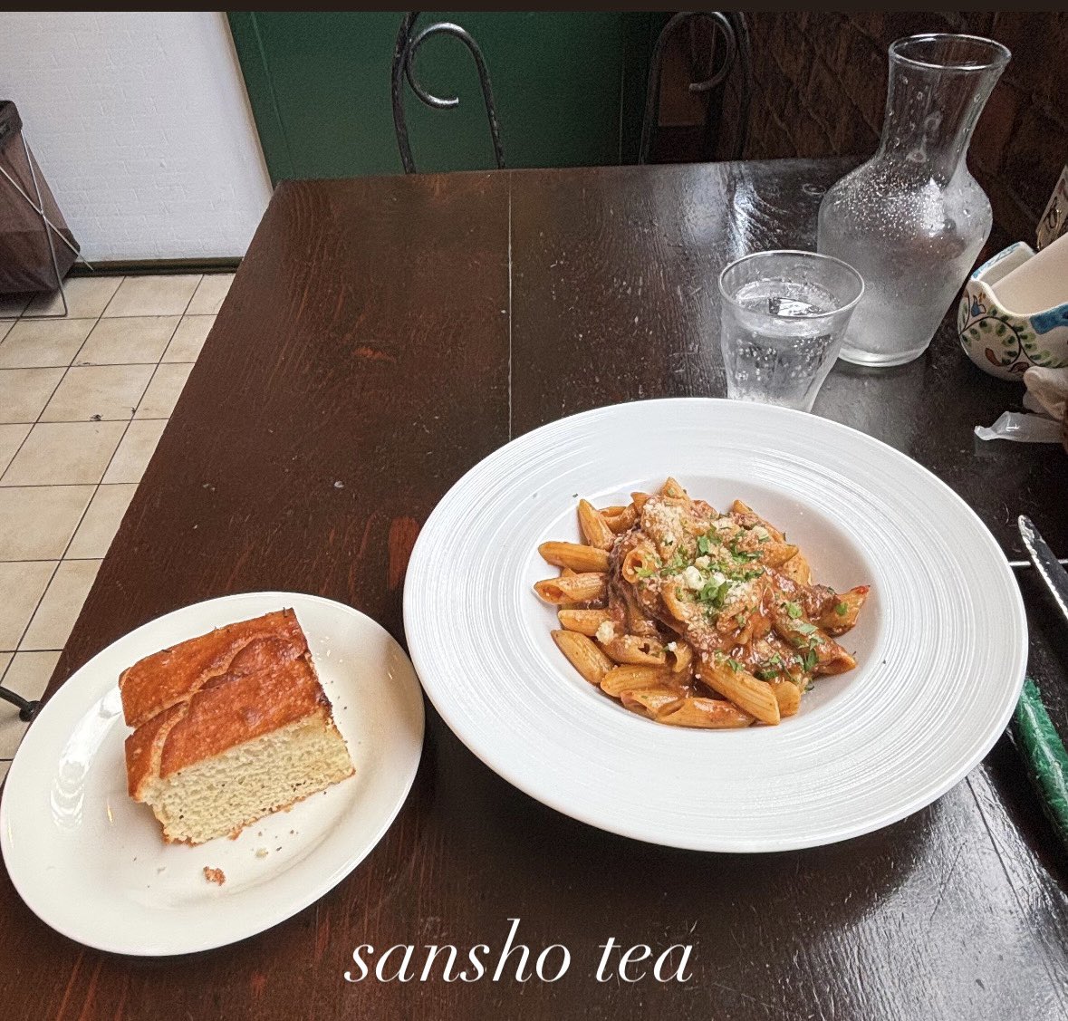 sanshotea's tweet photo. Dear Aunt Lucy
祇園祭後祭見た後は、塩分求めて、DANIEL' Sさんで遅がけランチ🍝
サラダ、ポークのトマトクリームのペンネ、フォカッチャにアイスミルクティーをプラス💓
ミルクでなくフレッシュだったらどうしようと思ったらミルク入って提供してもらえた😆🙌
又行こう❣️
#DANIELS
#茶好連 https://t.co/Fpcn51sQ1R