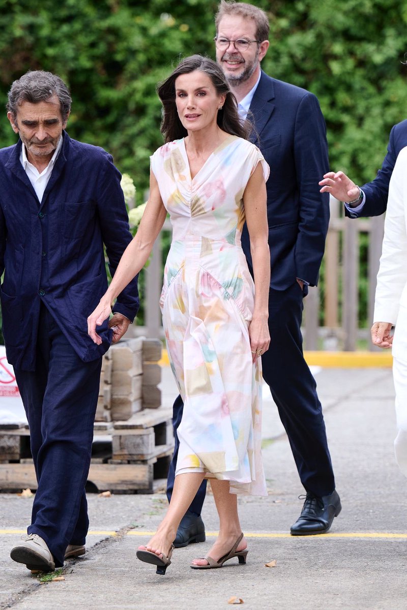 CarlosAlvGetty's tweet photo. Queen Letizia of Spain today visited @AD_Oficial headquarters in Ourense to mark the fashion house's 50th anniversary, known for its iconic motto "la arruga es bella" — wrinkles are beautiful.
📷 © Carlos Álvarez / Getty Images 📍 Ourense · July 24, 2026 https://t.co/260nwVjwiV