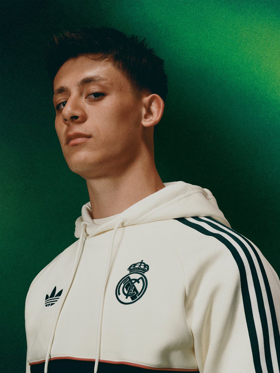theMadridZone's tweet photo. New Real Madrid hoodie 🤍💚 https://t.co/ppovmqRTH4