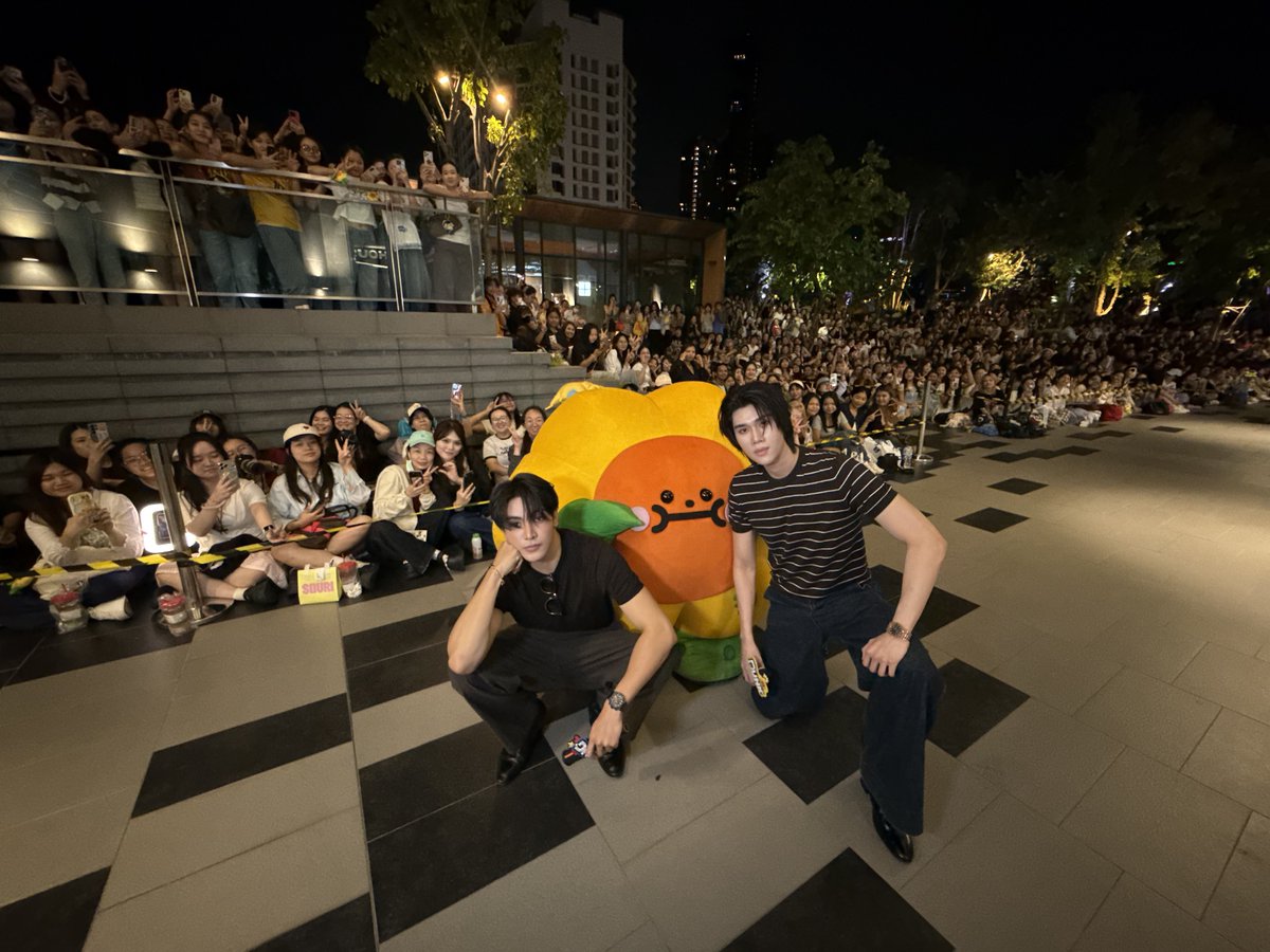 GmmtvShop's tweet photo. จุง-ดัง และ JAIDEE ขอบคุณทุกคนมาก ๆ ที่มาหากันวันนี้นะครับ ดีใจที่ได้เจอกับทุกคนเลยน้า กลับบ้านกันดี ๆ นะครับ

@ChenRcj @dunknatachai 
@jaidee__GMMTV

#งานมหกรรมนิยายนานาชาติ2026xJoongDunk
#GMMTV https://t.co/wNfsX0vBe4