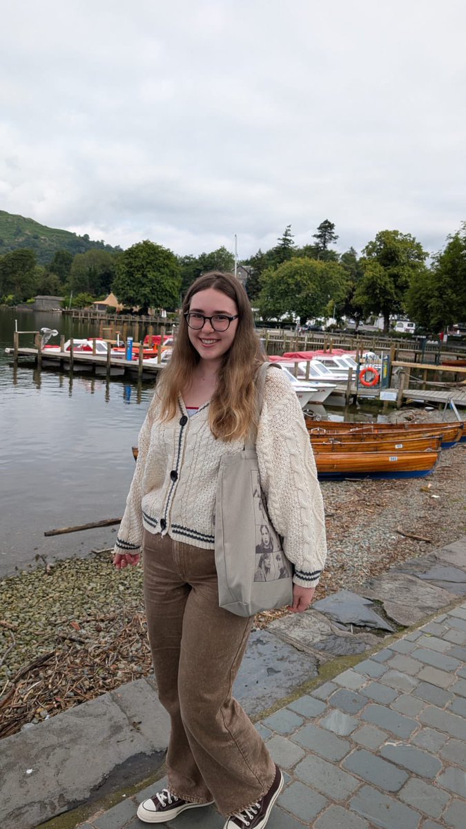 hauntedmaroon13's tweet photo. happy #6YearsofFolklore 

Here’s me taking my CD to the Lake District aka the lakes 

@taylornation13 https://t.co/A58A4jiy1R