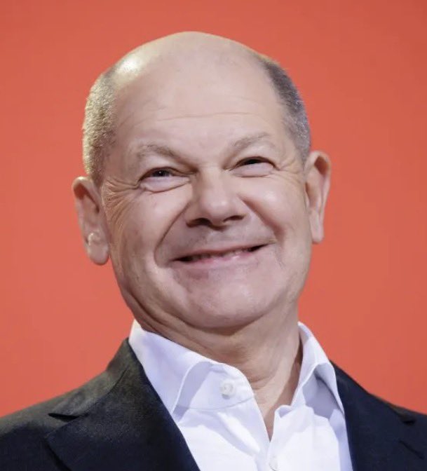 Georg_Pazderski's tweet photo. Scholz hat allen Grund zu strahlen!

Jetzt ist er nicht mehr der schlechteste und auch nicht mehr der unbeliebteste Bundeskanzler aller Zeiten. https://t.co/3kSM9Zu8t3