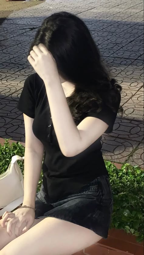 andreps8805's tweet photo. Shy but stylish a moody black-on-black look captured in a candid moment
lUni https://t.co/L7oJdXSYVh