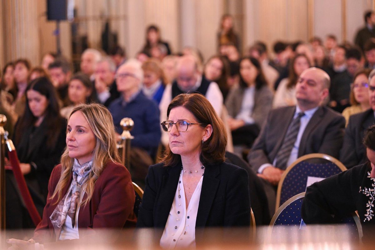 El_Centro_DF's tweet photo. 🎤 Nuestro director, Vajk Farkas 🇭🇺, intervino en el Foro Político “Libertad para el Futuro: Una Agenda Política por la Natalidad y la Protección de la Infancia”, convocado por @PNfValues en Buenos Aires.

👉 Las políticas de familia y de natalidad son la mejor inversión en el futuro.