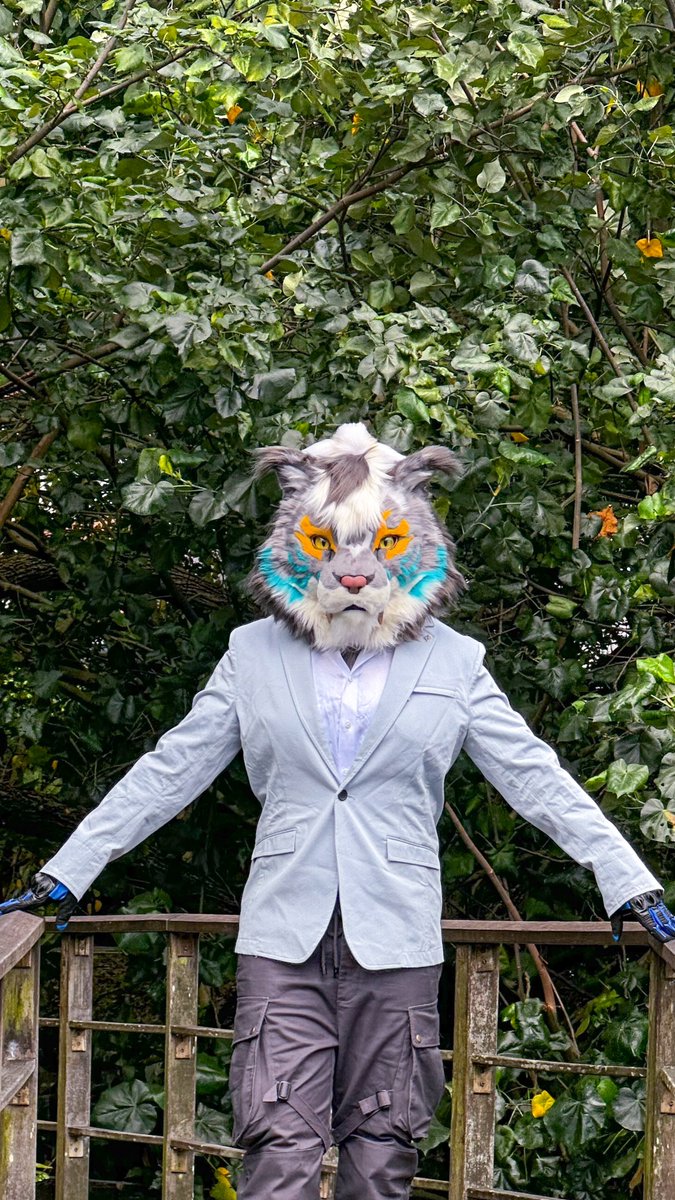 XiaoLongxiu's tweet photo. #FursuitFriday
禮貌，是我最後的溫柔。
野性，才是我真正的名字。
當我踏入這片領域，
這裡便有了新的規則。
Politeness is my last bit of tenderness. Wildness is my true name. When I stepped into this field, A new rule was established here.
#FursuitEveryday #fursuiter #fursuit  #兽装 https://t.co/n0N5xav8bM