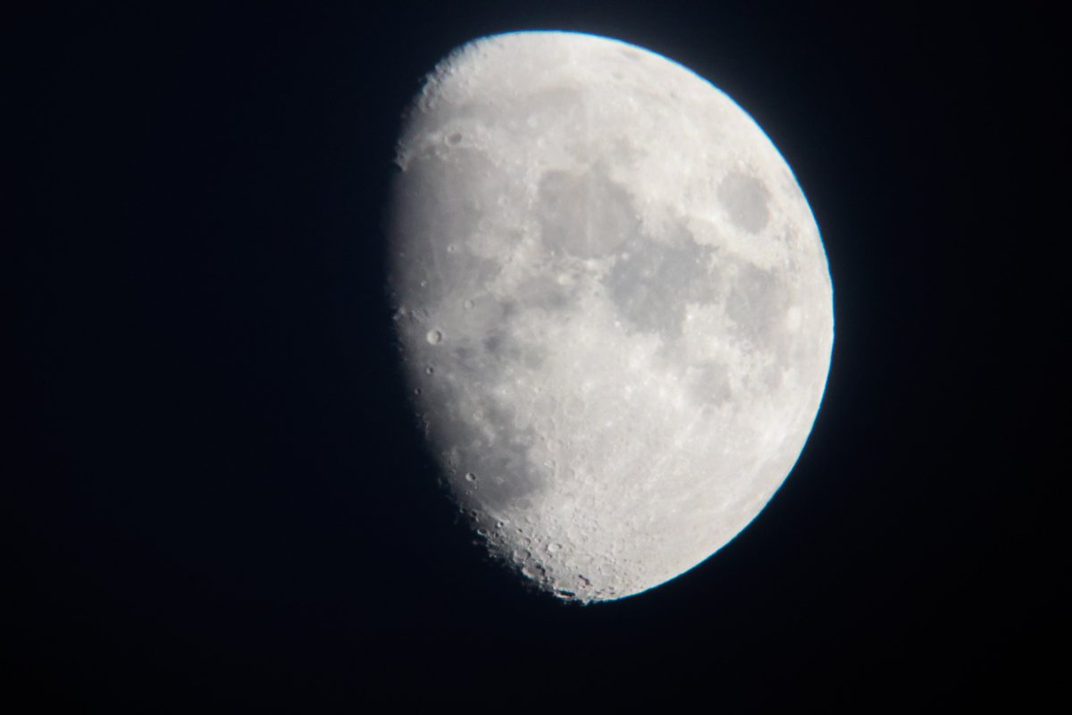 3sakurabbit0's tweet photo. 今日は天体観測のイベントに参加してきました⭐️
月と金星を見たよ～ https://t.co/Glb3lVP97O