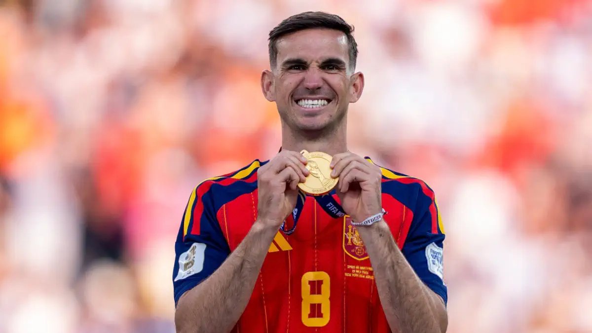 MegaPSG_'s tweet photo. ❤️💙 Fabian Ruiz 🇪🇸 (CHAMPION DU MONDE): "Tous le monde m'a témoigné énormément d'affection, surtout Nasser Al-Khelaïfi, qui a été au quotidien à mes côtés, il m'a soutenu et m'a envoyé des messages à chaque match. Je souhaite le remercier car c'est une personne qui m'a beaucoup aidé pendant cette Coupe du monde, pas seulement moi, mais aussi ma famille."