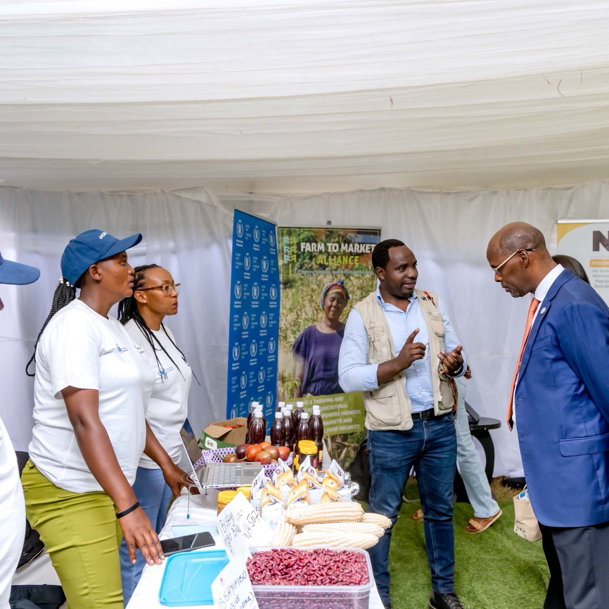 WFP_Rwanda_CD's tweet photo. From skills to markets, ideas to income. At #RwandaAgriShow2026, young agripreneurs supported through #ShoraNeza, with support from @MastercardFdn, are proving that the right skills + market access = reliable income. Visit the @WFP🇷🇼pavilion & meet the entrepreneurs! #FoodSystems https://t.co/lwt9Df3d6l