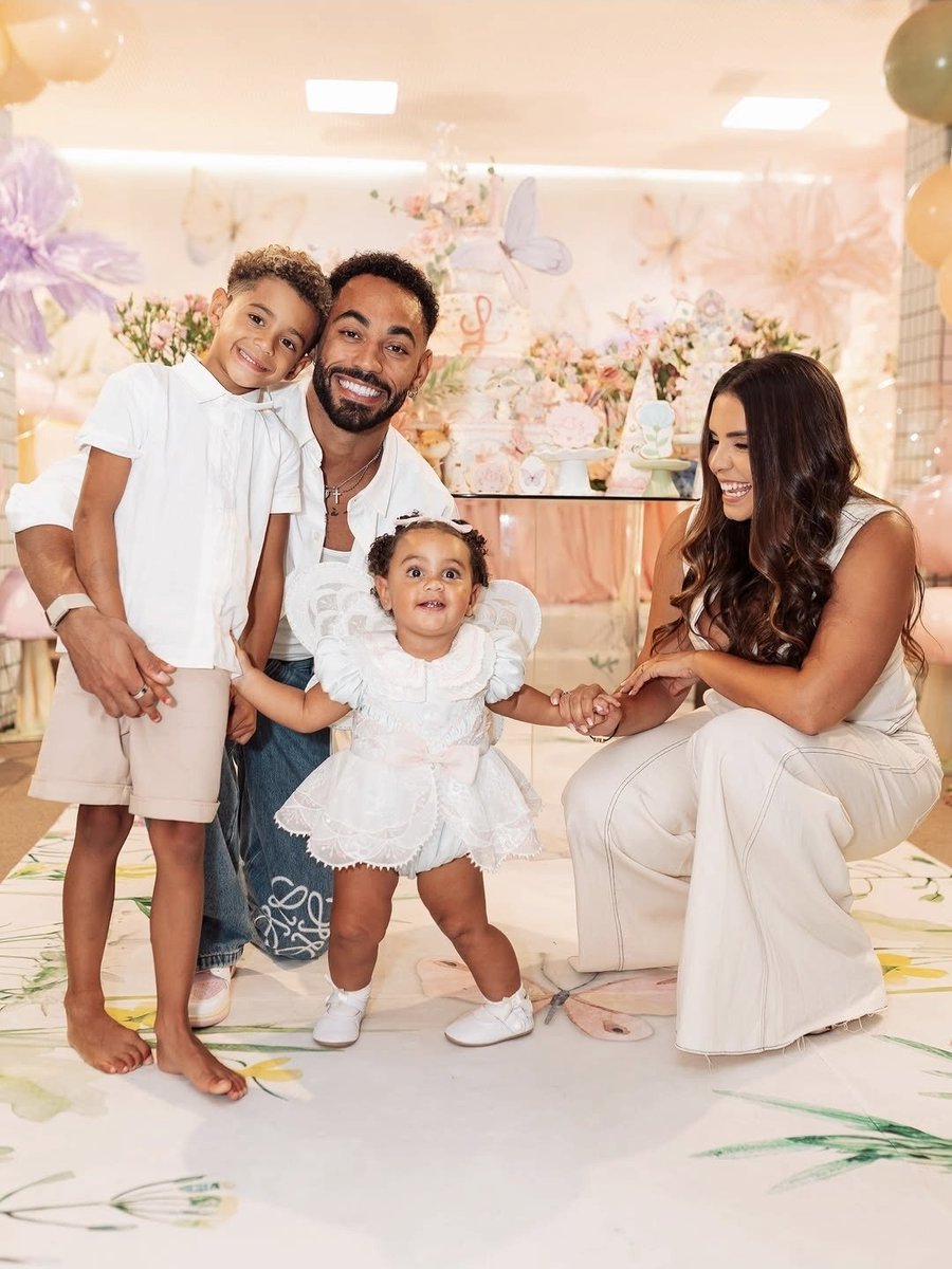 PoojaMedia's tweet photo. Cunha &amp; Family ❤️ https://t.co/pFKIy4W8fv