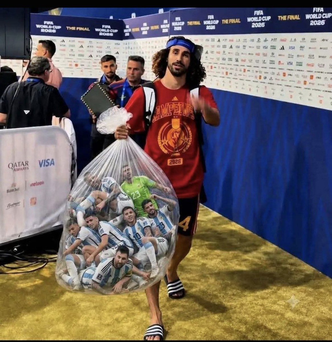 Bandidosanto's tweet photo. @velocirrelucius Marc Cucurella me dice que el campo ya está despejado. https://t.co/QsXVGrJYBr