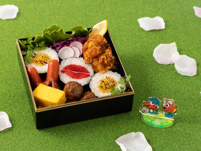 modelpress's tweet photo. Nissy（西島隆弘）期間限定カフェ開催
好物おかず入り弁当やスープカレー、撮りおろしカット使用の特典・グッズも✨️
https://t.co/qT2RXfCNpz

開催地：東京・愛知・大阪・宮城・北海道
全国6会場のGiGO店舗で連動企画も🧃

＜Nissy Birthday Entertainment 2026 Cafe＞ https://t.co/M9WpqPvdwr