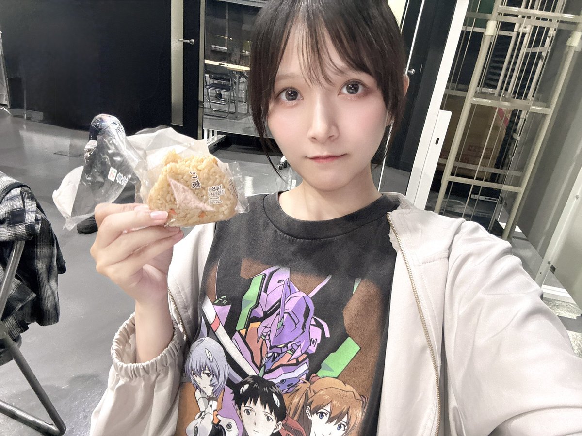 ui_sakura_0526's tweet photo. 舞茸おにぎり持っていきました
おいしかた🍙

「あなたは死なないわ。私が守るもの。」 
🩵🤍

佐倉初 https://t.co/CziFHhaMir