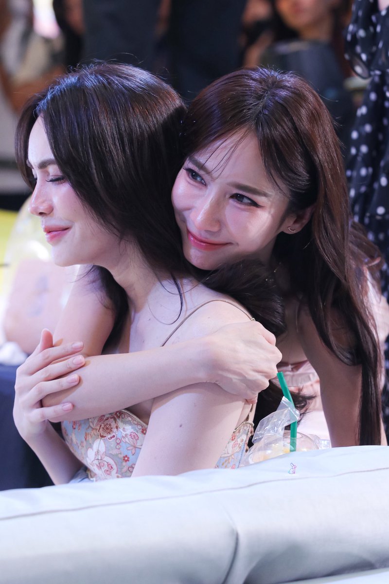 littleprince_21's tweet photo. อยู่ไม่ไหวๆ 😄🫂 @itscharlotty น่ารักมาก

CL WITH AUMAUM
#AumAumMarketXCharlotte
#ชาล็อตออสติน #CharlotteAustin https://t.co/mM6ZKbTlBg