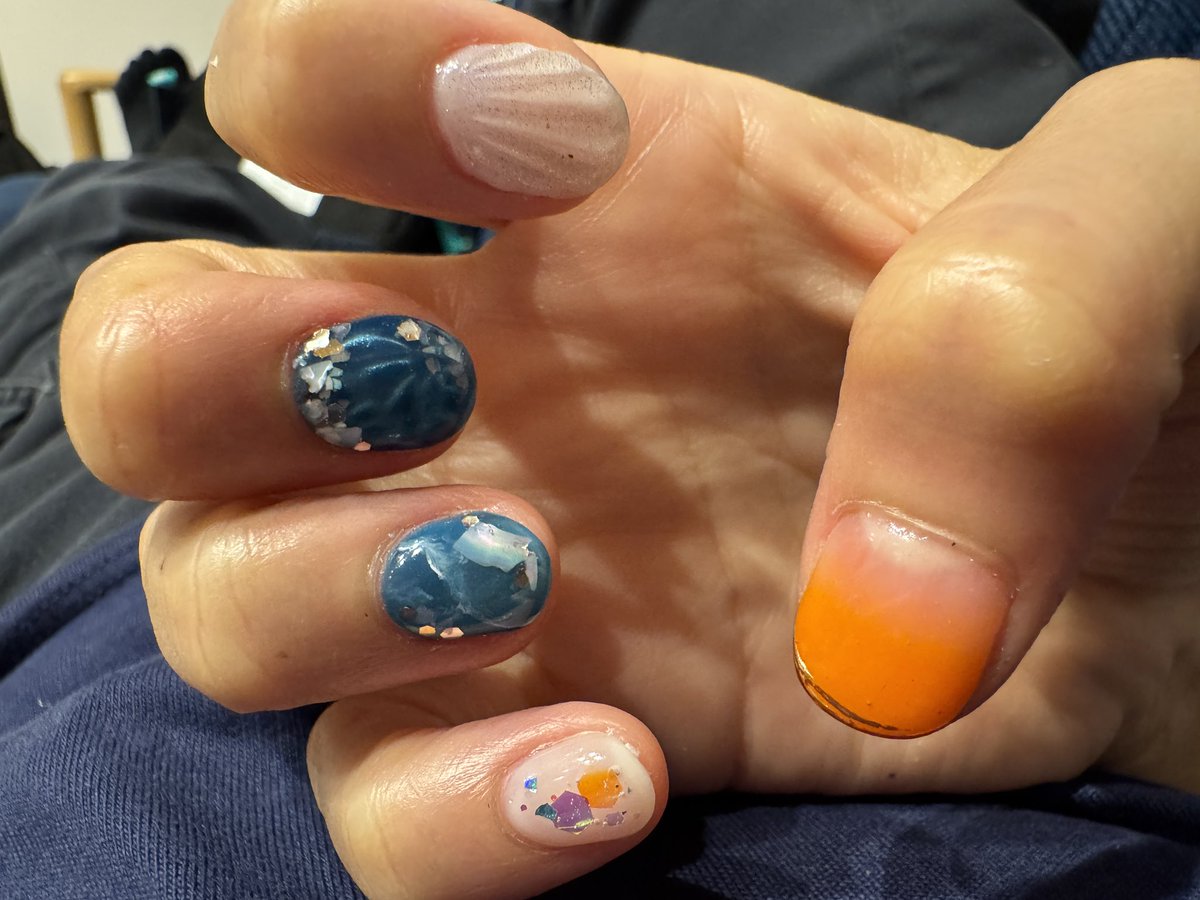 hika2na2's tweet photo. 逆剥けは気にしないで笑
オレンジは推しカラー🧡
かずぅ色🧡
フェス行きたい…………。
ハイタッチしたい………。
ちゃっかりファンクラ入った🤫
 #かずぅ   #リアルピース https://t.co/SuZmCQCrSY