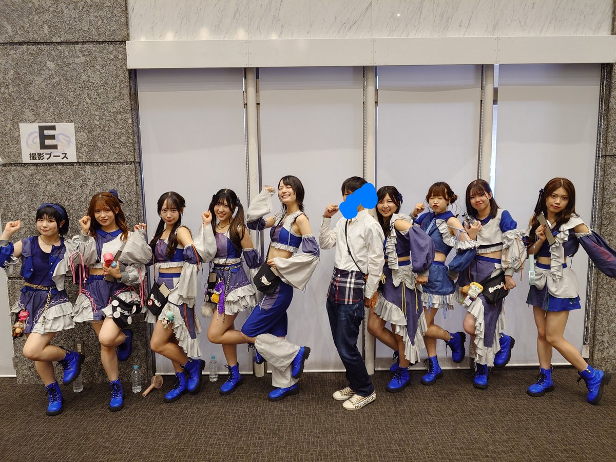 kazuo9909's tweet photo. 今日の現場ガルガル。平日の昼間は集客ムズい。さすがのみらいさん列もいつもの勢いはなかった。こういう時でしか役立てれないのでループしまくった。 https://t.co/Vzr5iEQFFN