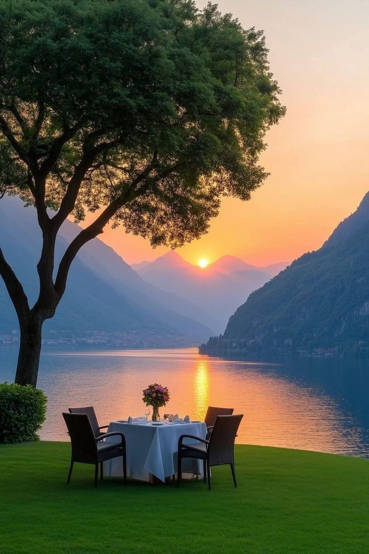 Amazingeyes89's tweet photo. 📍 Lake Como, Italy 🇮🇹 https://t.co/FCiR93cWPt
