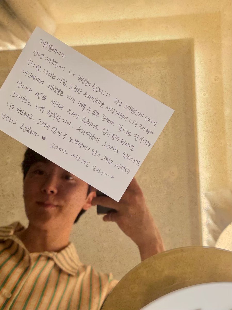2min1din's tweet photo. 얼굴,글씨체,편지내용,사진구도  전부 다 사커고싶어서  옷찢음 https://t.co/JMCM1fVsCu
