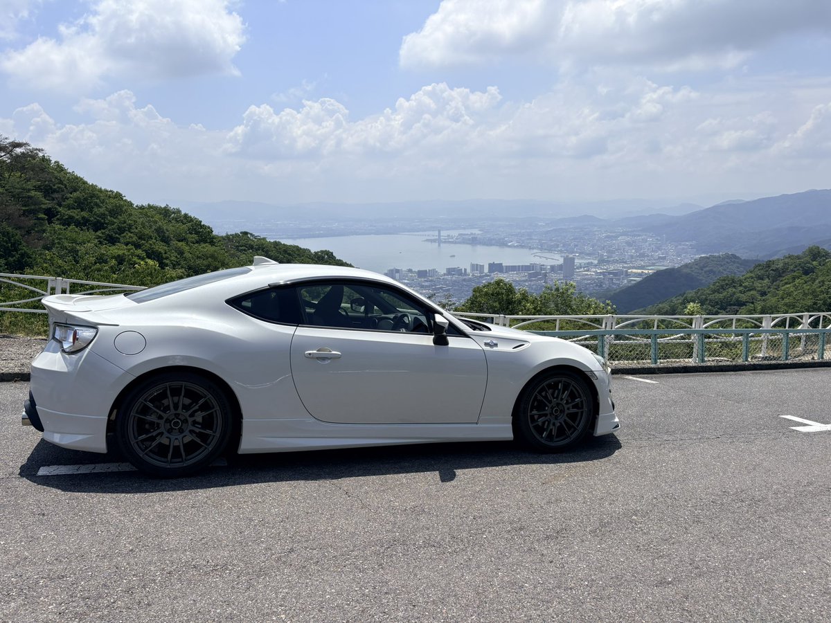 _k86GT's tweet photo. #比叡山ドライブウェイ  にいった時の。
#zn6 
#トヨタ86 https://t.co/vjhf47QcIe