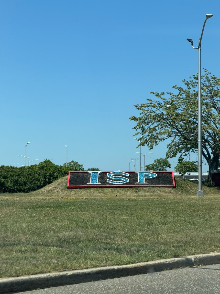 LIMacArthur's tweet photo. This is your sign to book a summer trip at ISP! Six air carriers to 16 nonstop destinations! @AveloAir @BreezeAirways @CapeAir @FlyFrontier @JetBlue @SouthwestAir βοΈβ¨β€οΈ
#travelfinds #airports #aviation #flymacarthur #summertravel https://t.co/78ZDFFYyRL