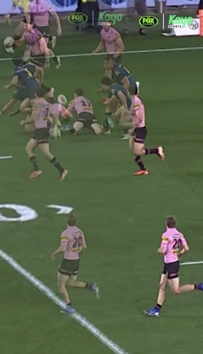 eueveuev's tweet photo. @sszinglehead Overlap the photos and line up the field markings and you’ll find it’s backwards https://t.co/uYrWGY2lH0